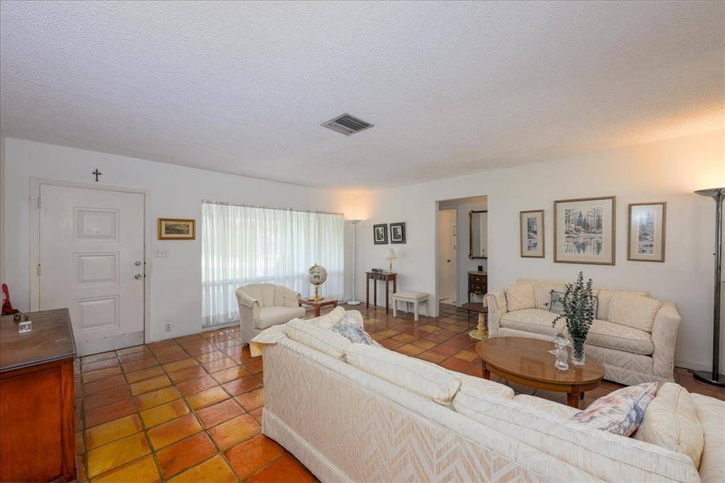 Lighthouse Point, FL 33064,2728 NE 30th St