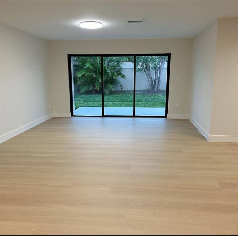 Hollywood, FL 33021,5042 Sheridan St #2