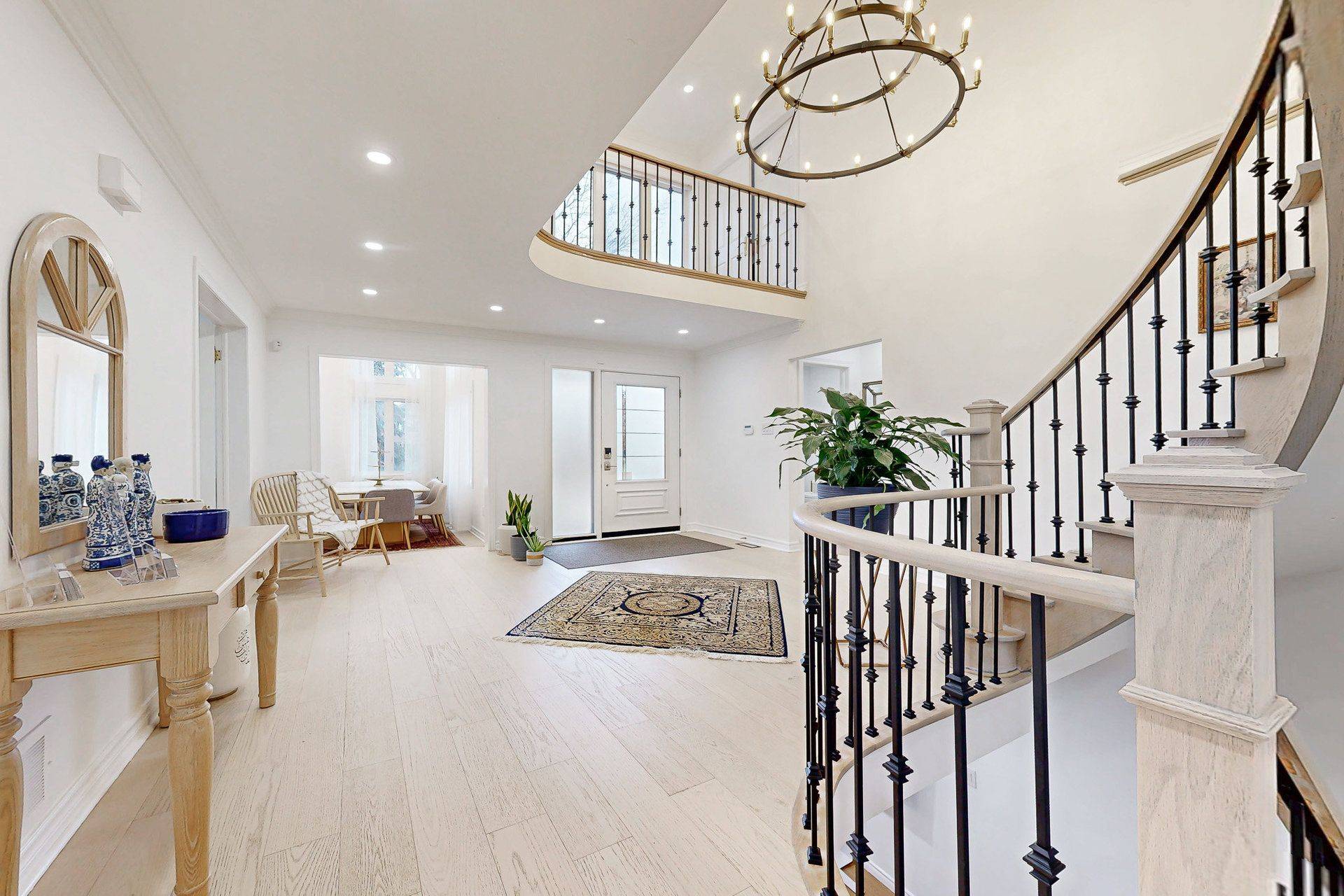 Newmarket, ON L3X 1L5,870 Robellino CT