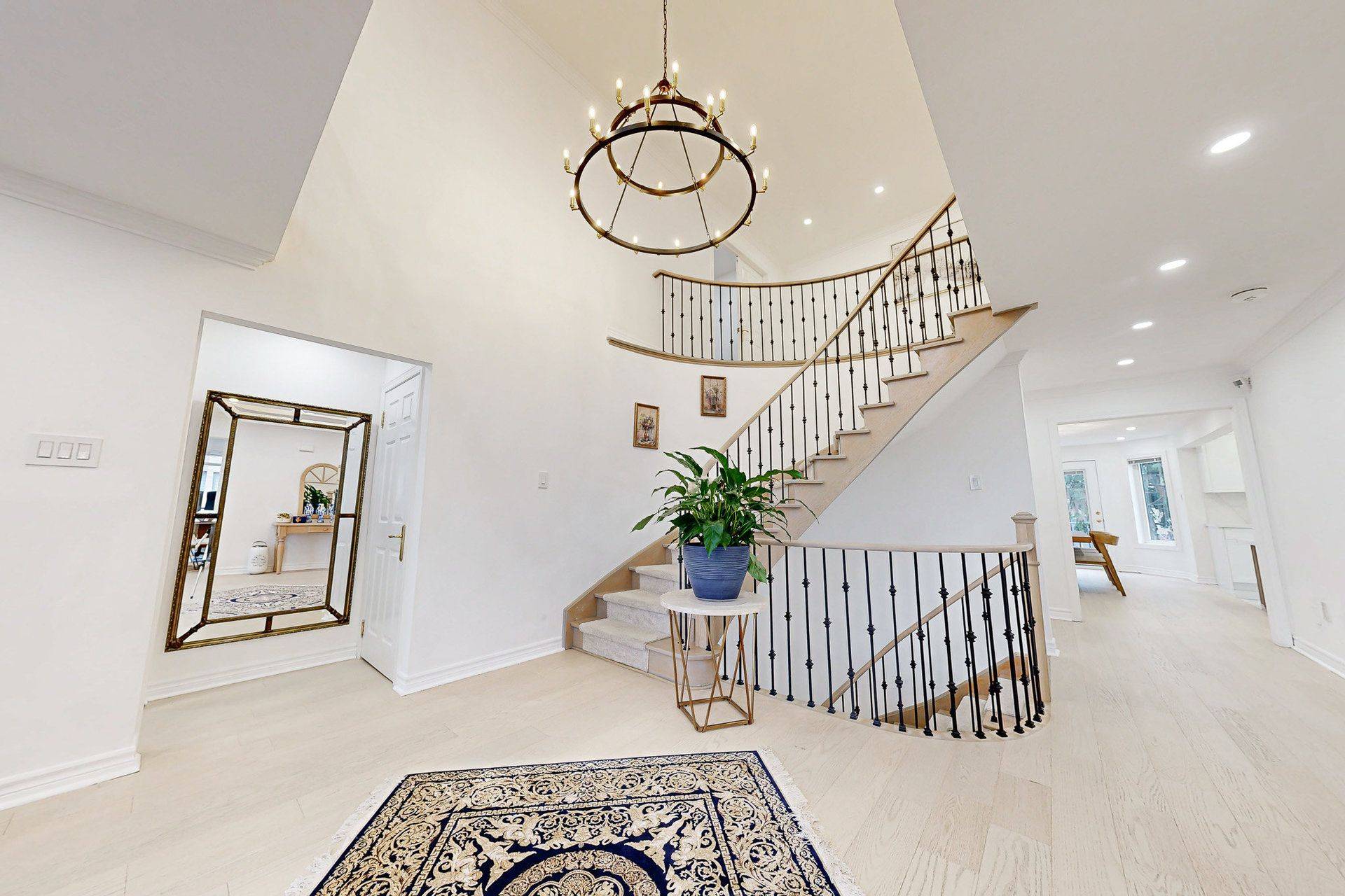 Newmarket, ON L3X 1L5,870 Robellino CT