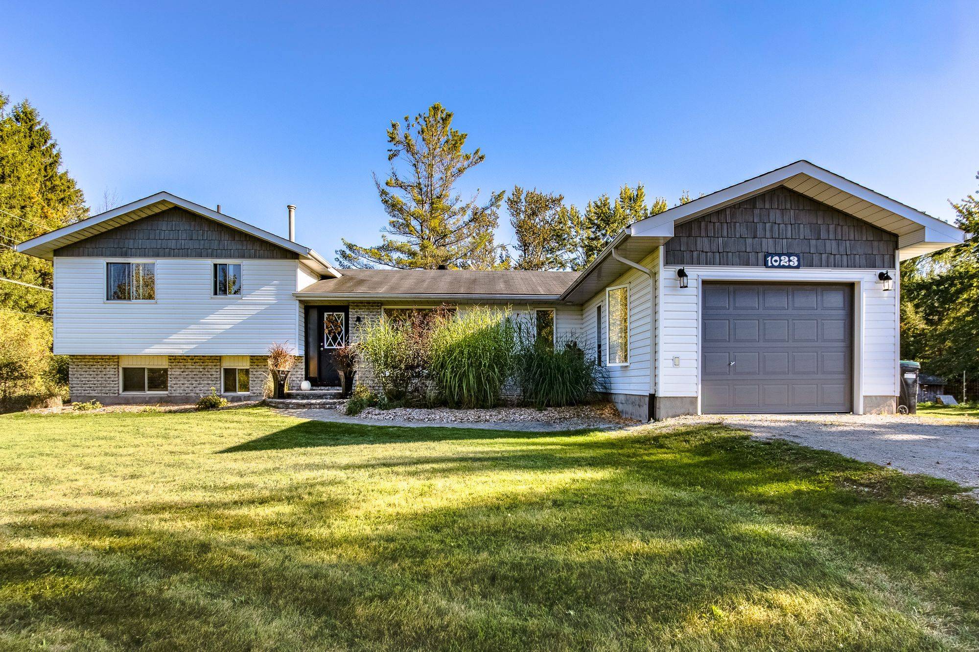 Springwater, ON L0L 2K0,1023 Flos 4 RD W