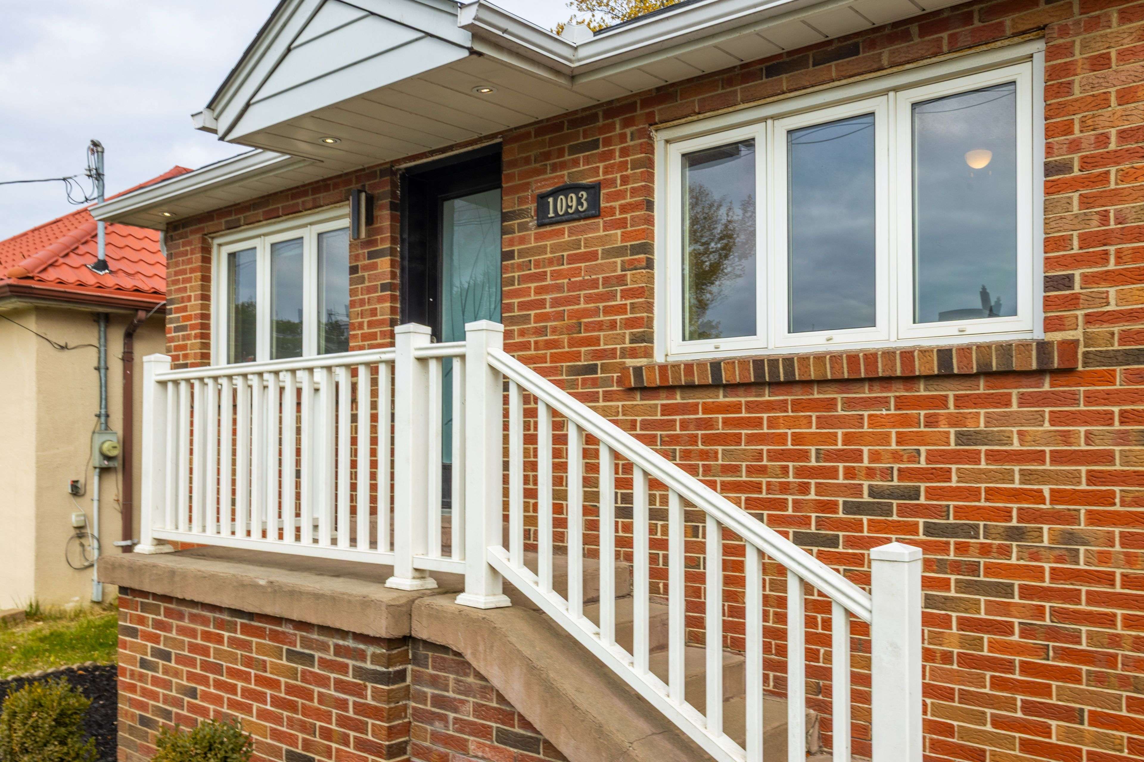 Mississauga, ON L5E 2G7,1093 Ogden AVE