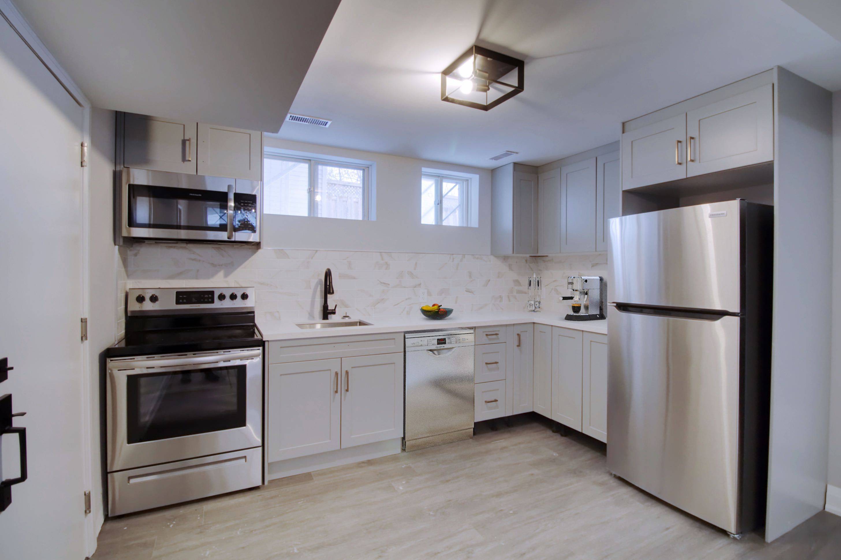 Kingston, ON K7K 2T7,130 WELLER AVE #2