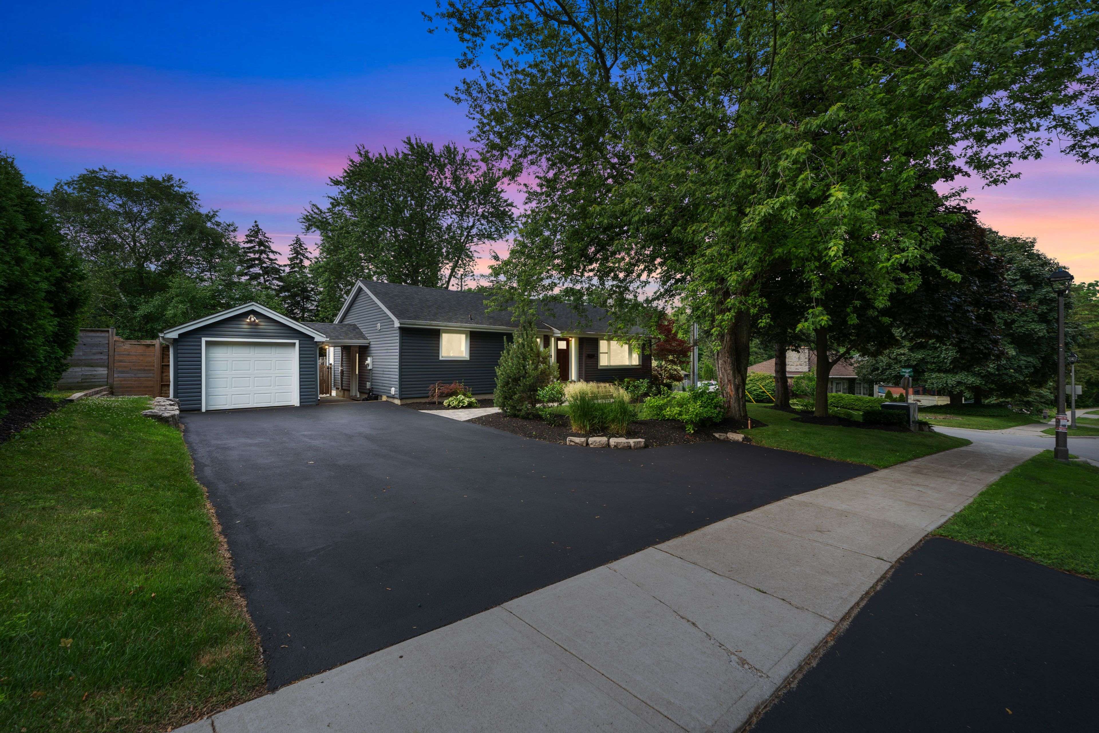 Hamilton, ON L9G 2W9,136 Mohawk RD