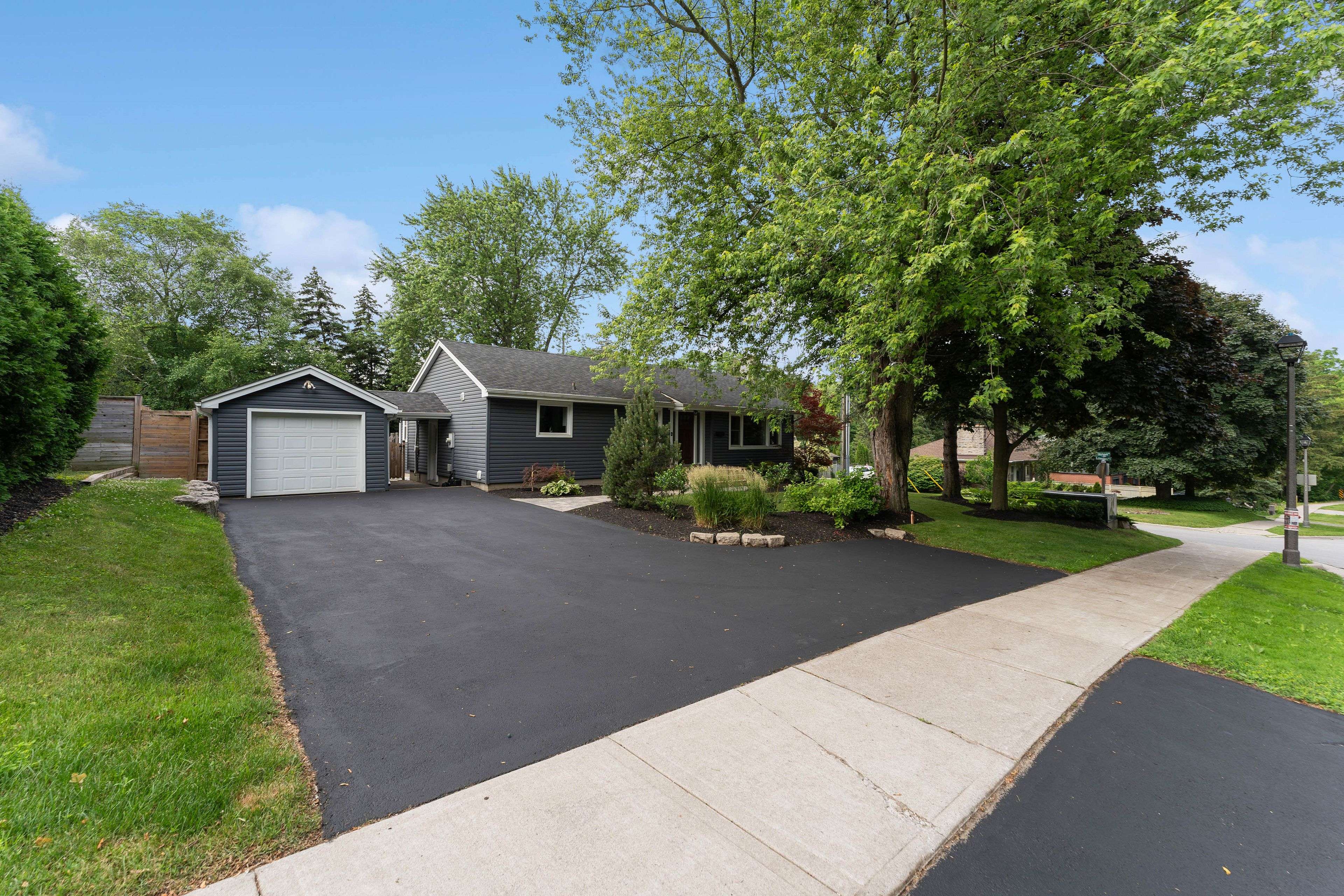 Hamilton, ON L9G 2W9,136 Mohawk RD