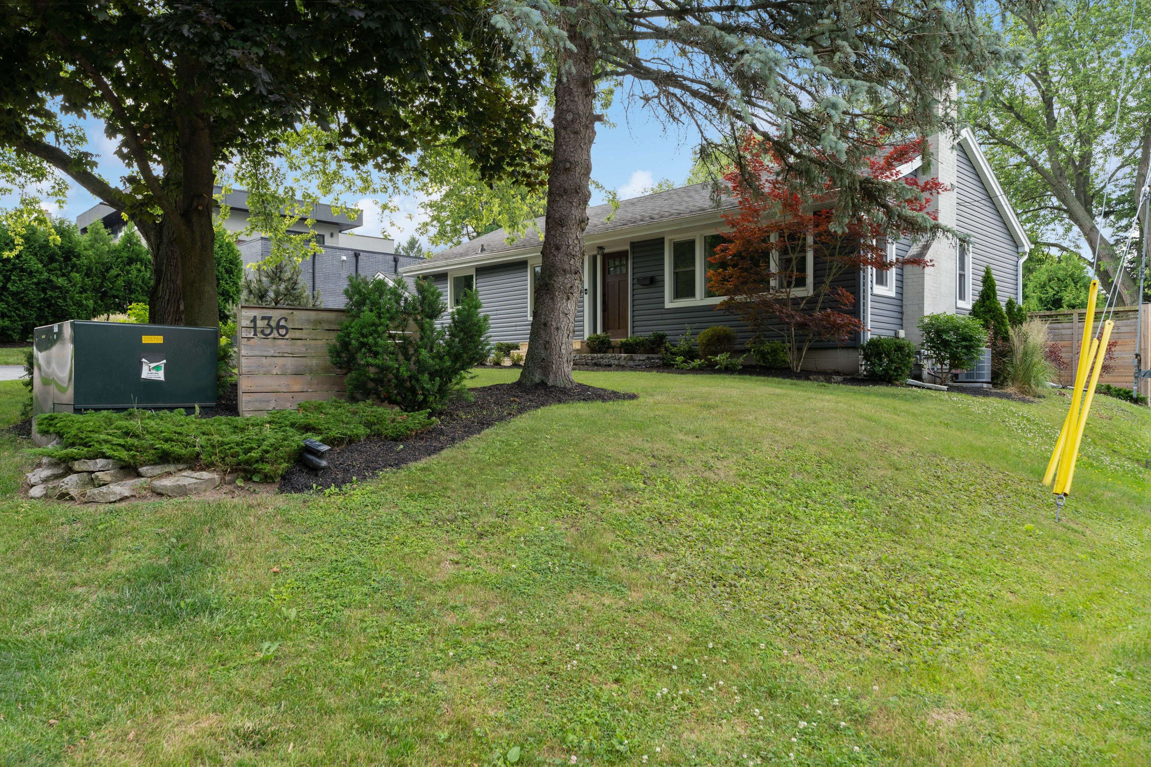 Hamilton, ON L9G 2W9,136 Mohawk RD