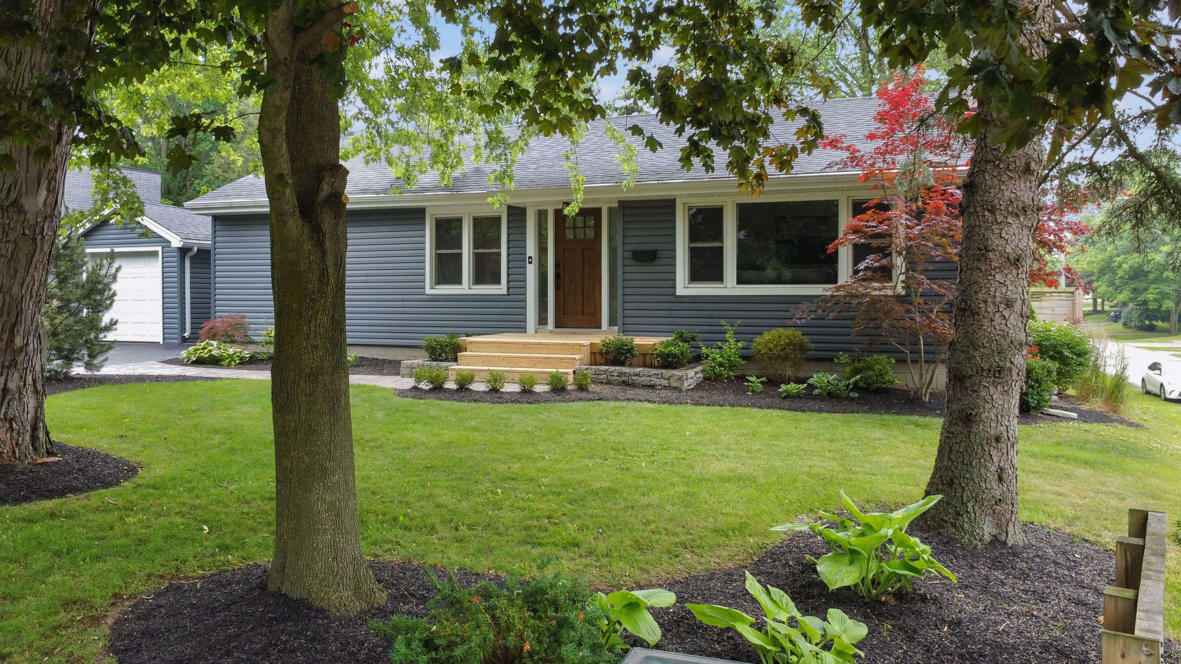 Hamilton, ON L9G 2W9,136 Mohawk RD