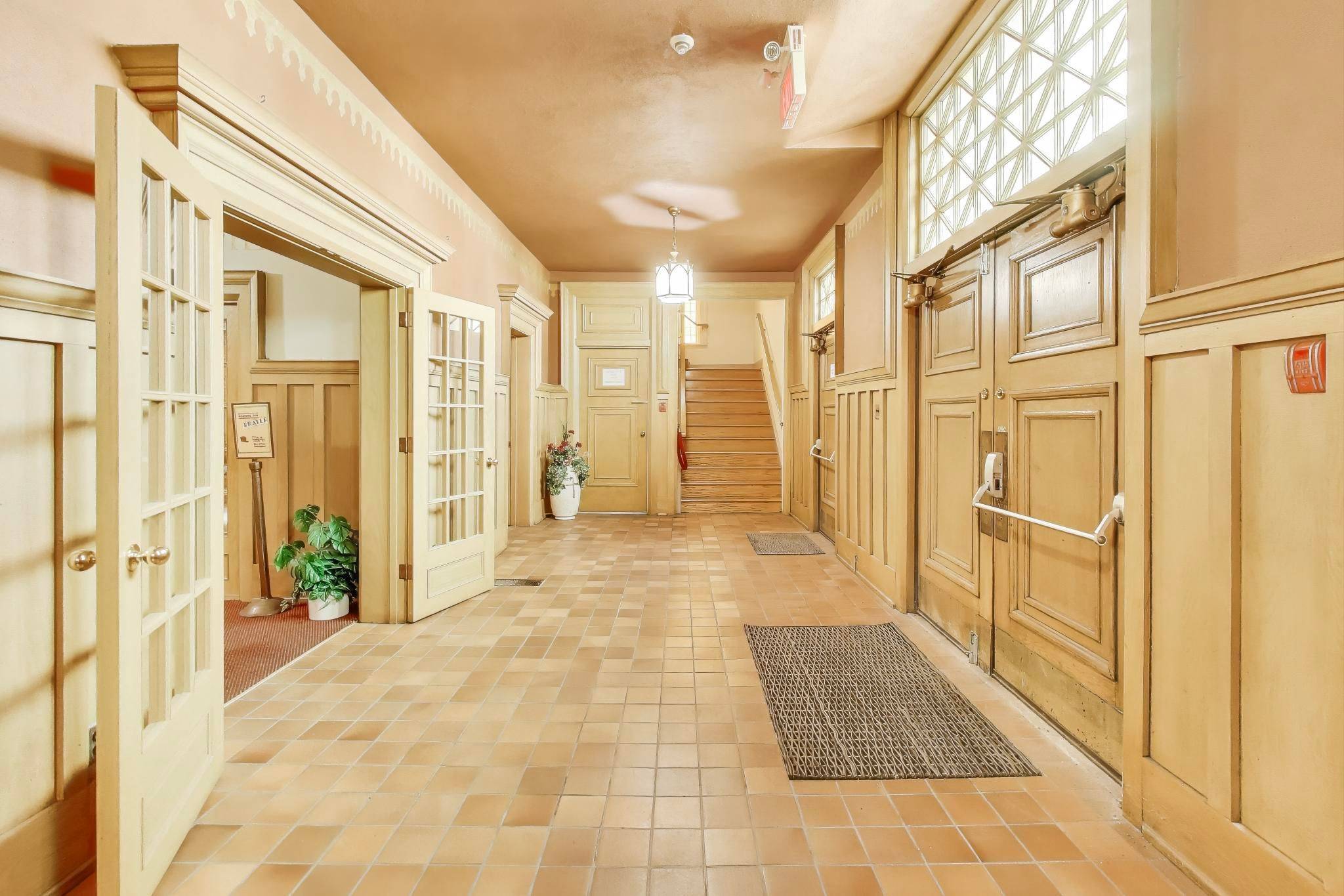 Hamilton, ON L8N 1H3,200 Main ST E