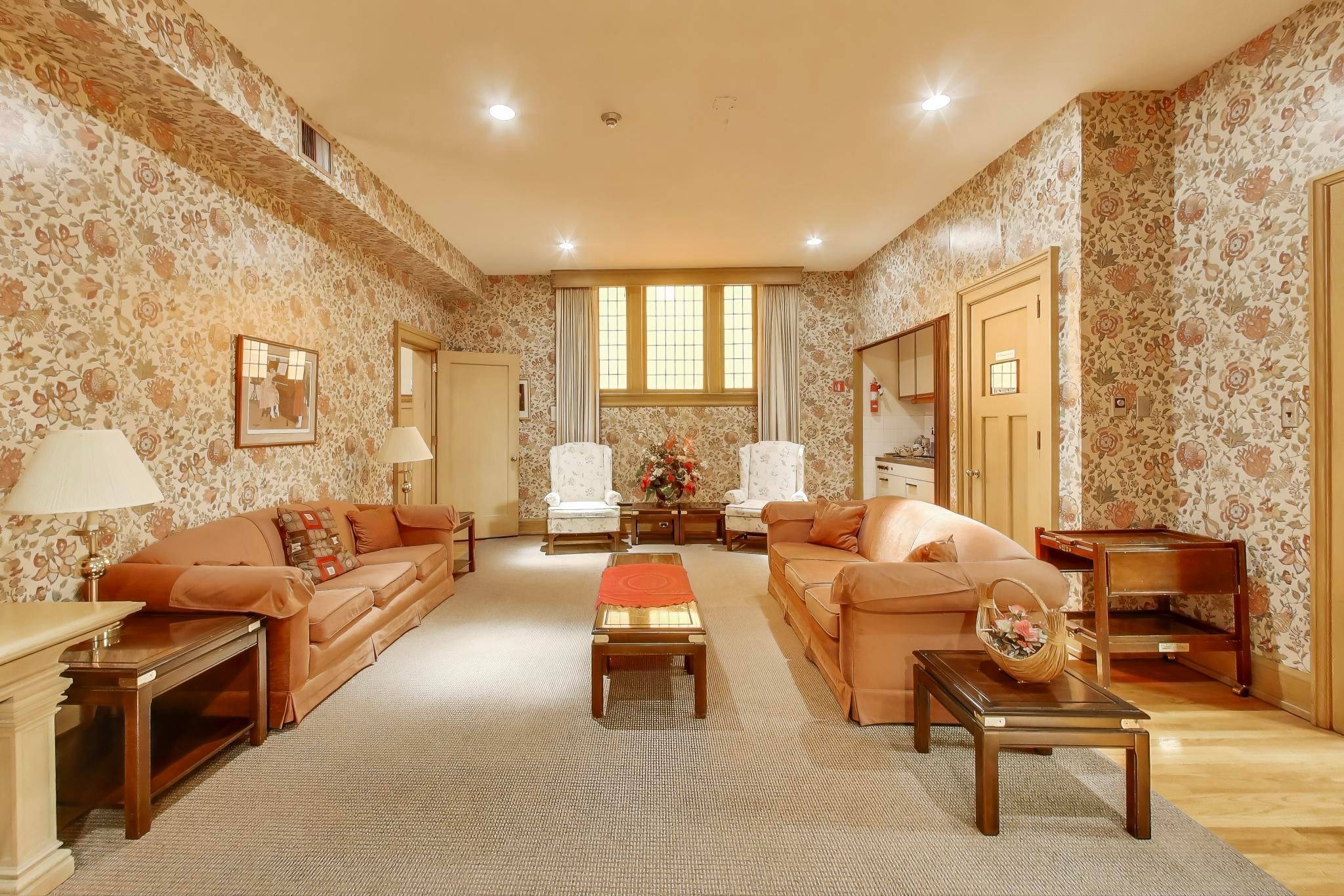 Hamilton, ON L8N 1H3,200 Main ST E