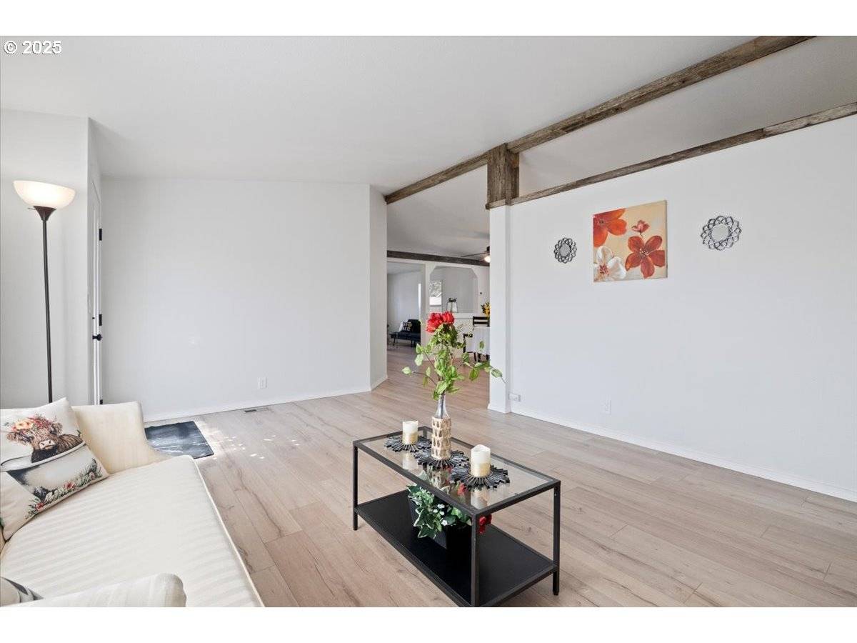 Mill City, OR 97360,365 SW 7TH AVE