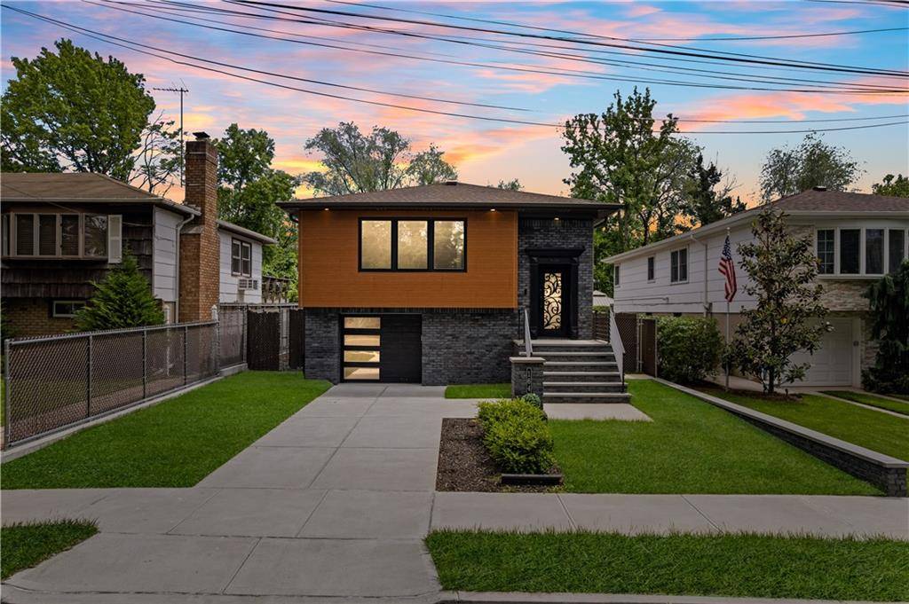 Staten  Island, NY 10312,164 Railroad ST