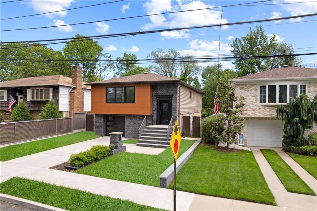 Staten  Island, NY 10312,164 Railroad ST