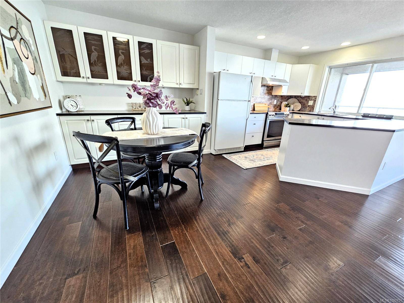 Qualicum Beach, BC V9K 2C6,3156 Island Hwy W #103