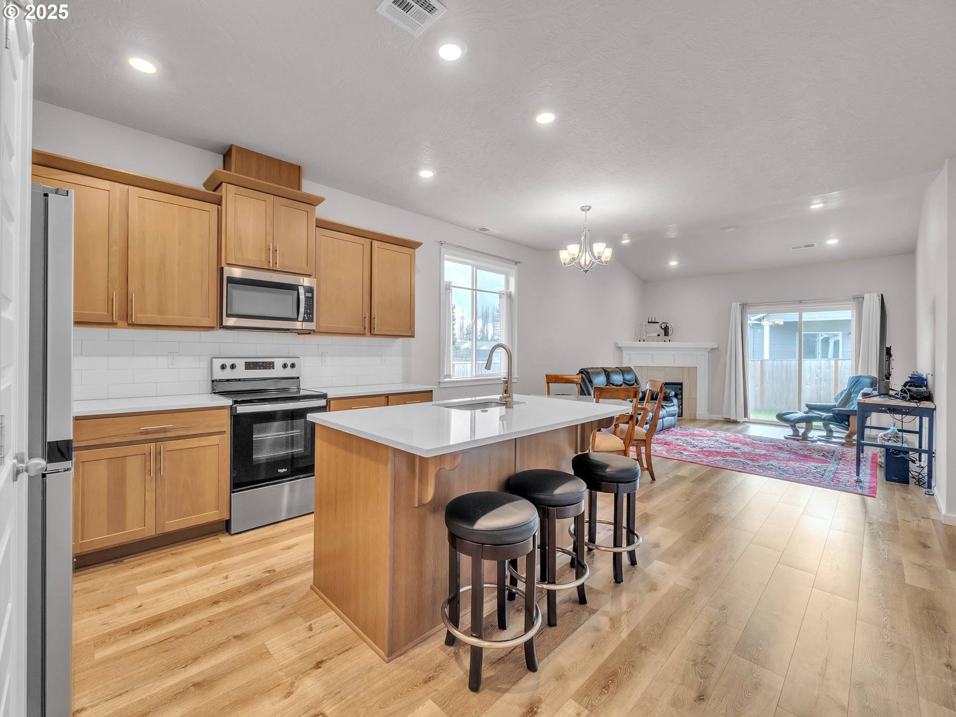 Carlton, OR 97111,893 E CLEVELAND ST