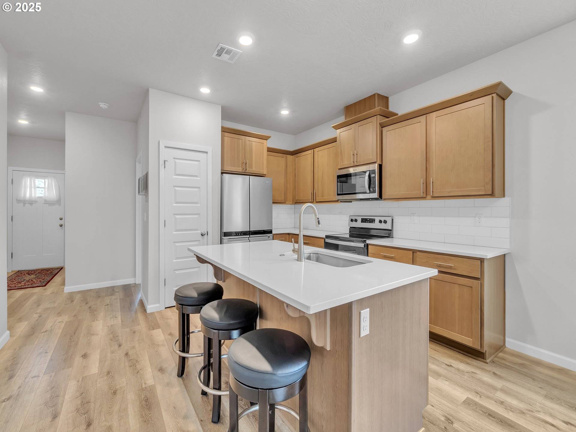 Carlton, OR 97111,893 E CLEVELAND ST