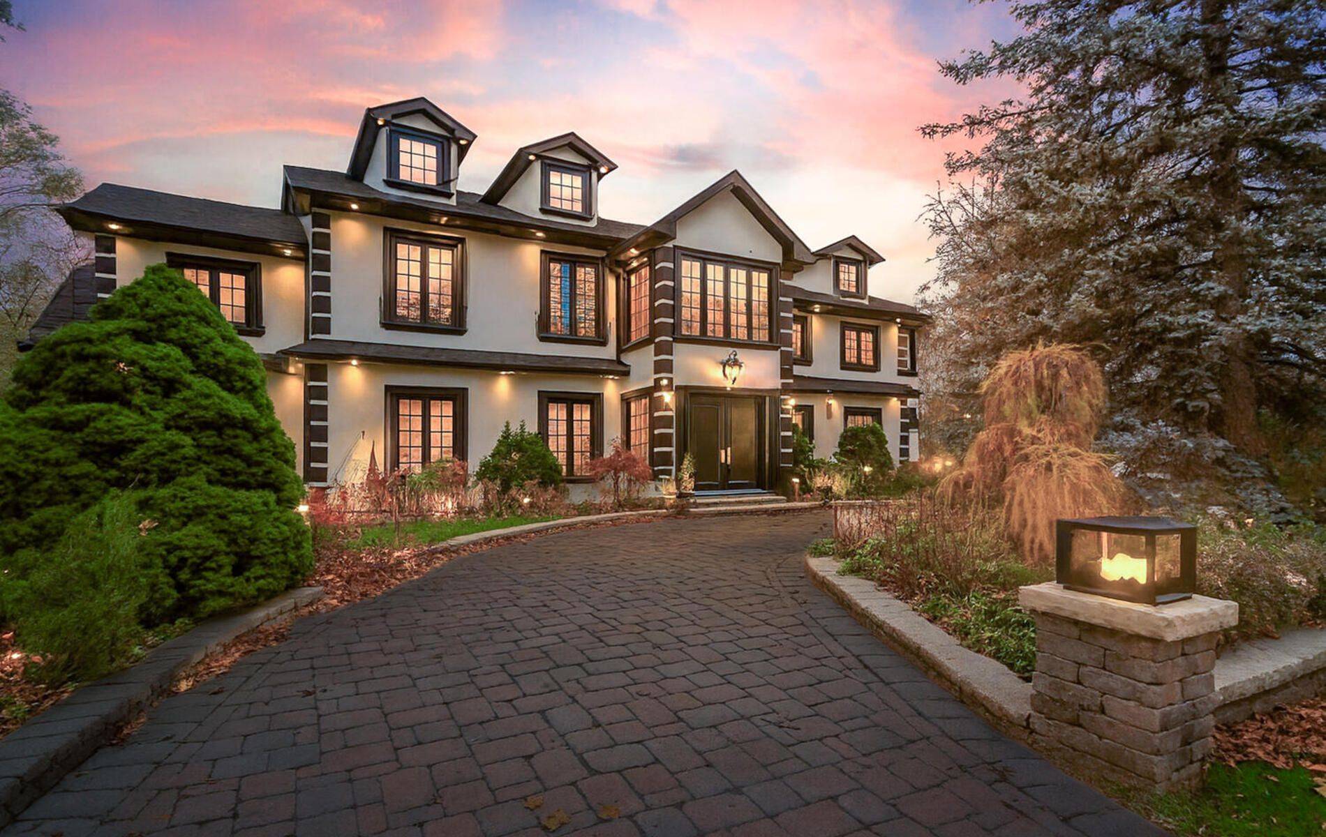 Toronto C12, ON M3C 2P6,197 The Bridle Path N/A