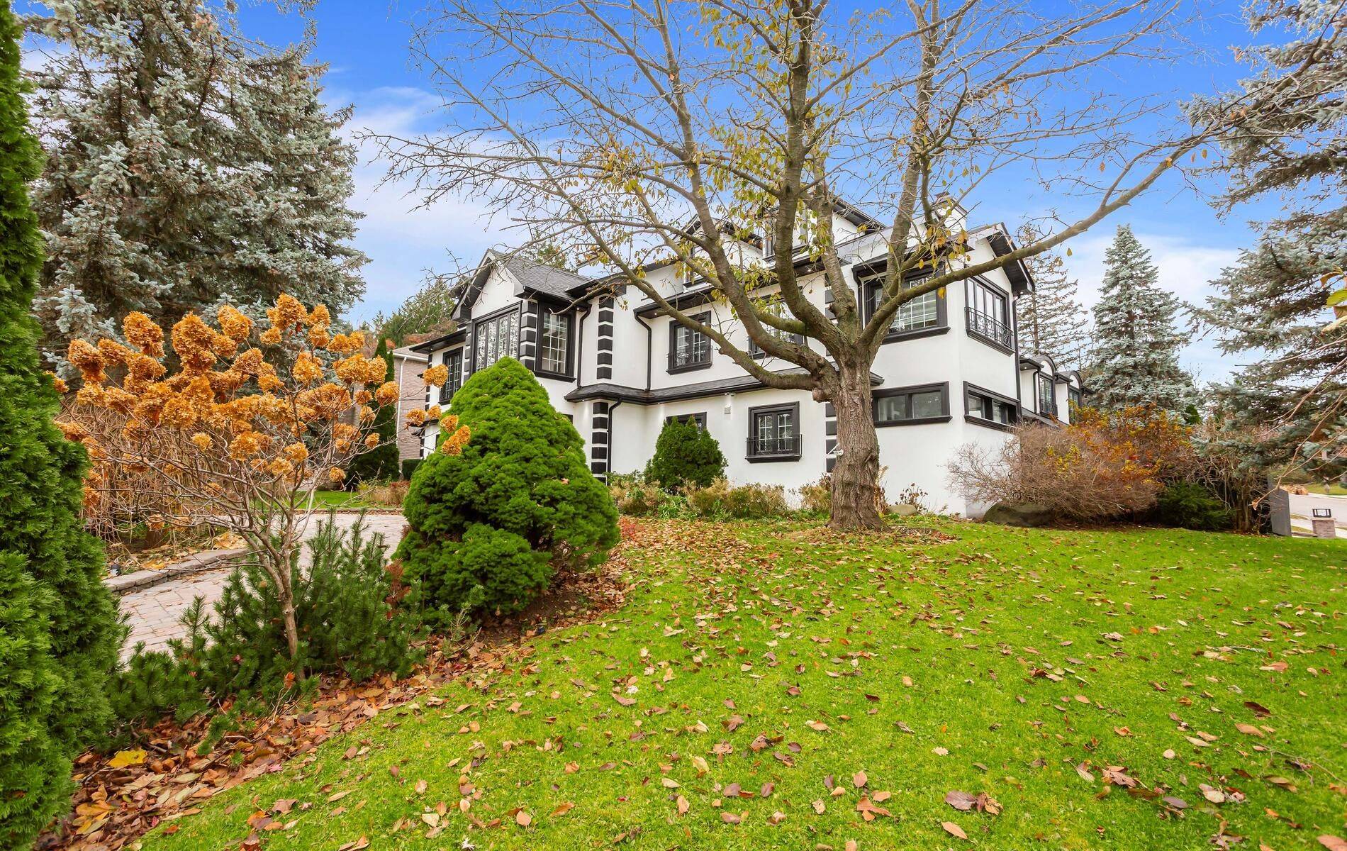 Toronto C12, ON M3C 2P6,197 The Bridle Path N/A