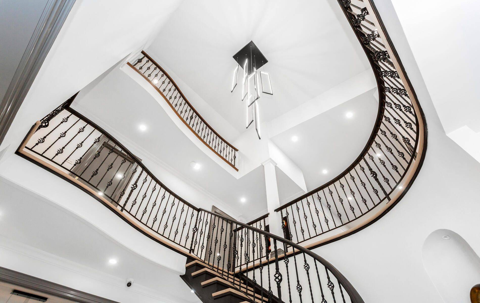 Toronto C12, ON M3C 2P6,197 The Bridle Path N/A