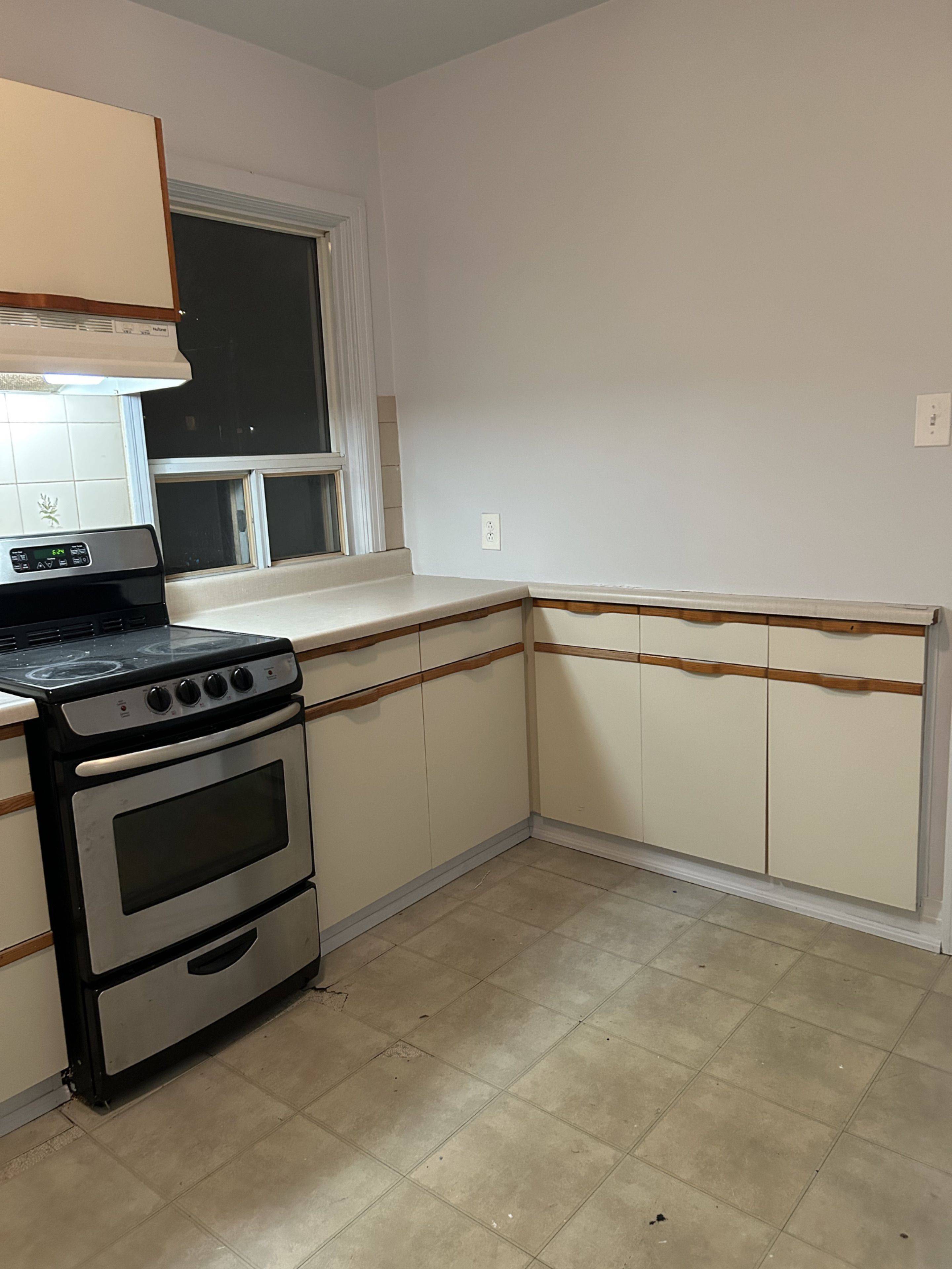 Toronto E04, ON M1L 3A2,28 Harris Park DR