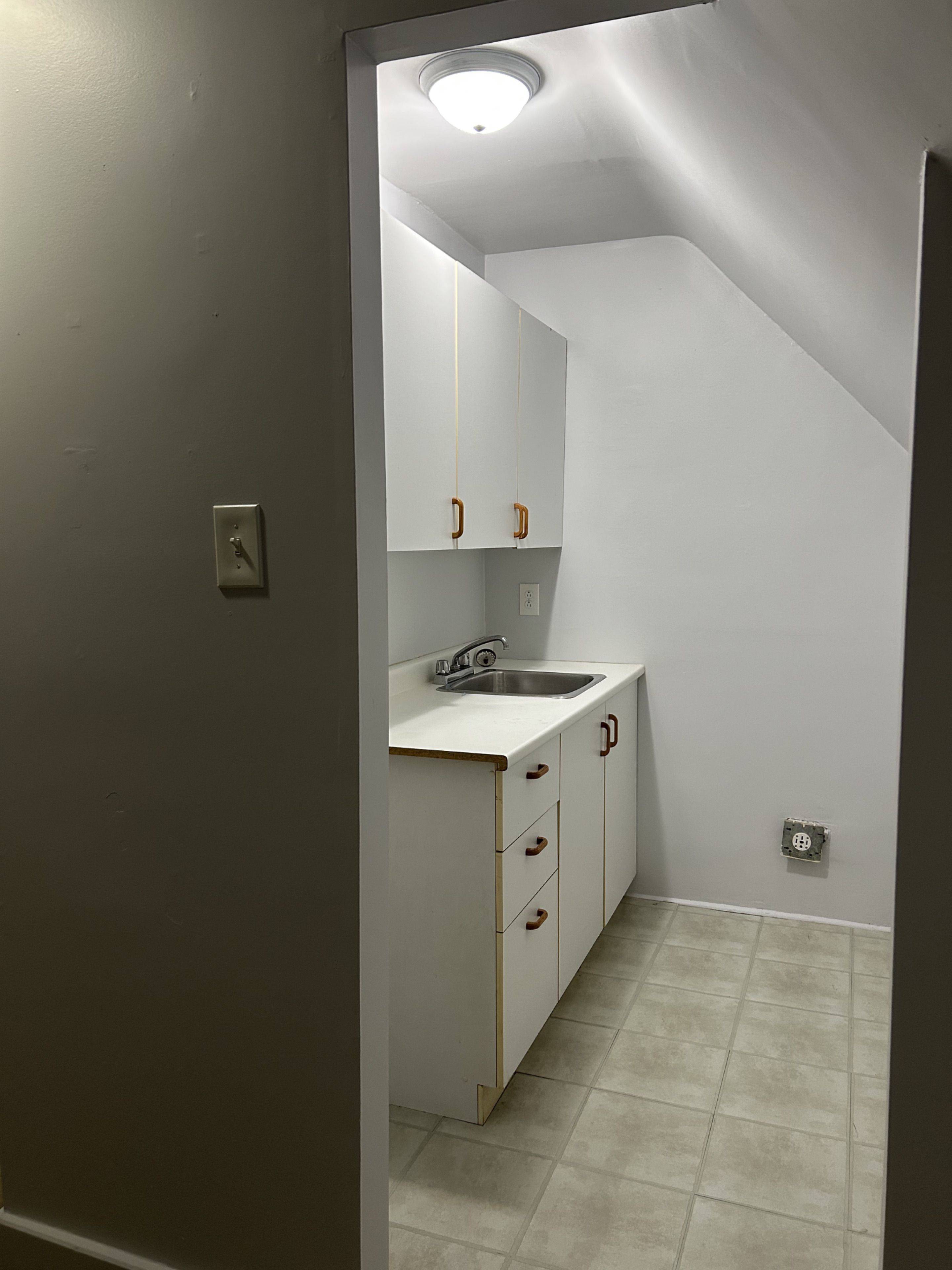 Toronto E04, ON M1L 3A2,28 Harris Park DR