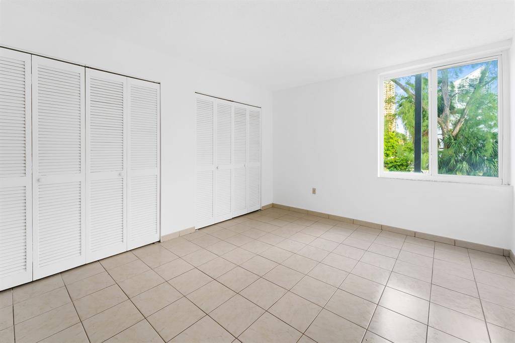 Sunny Isles Beach, FL 33160,250 180th Dr #206