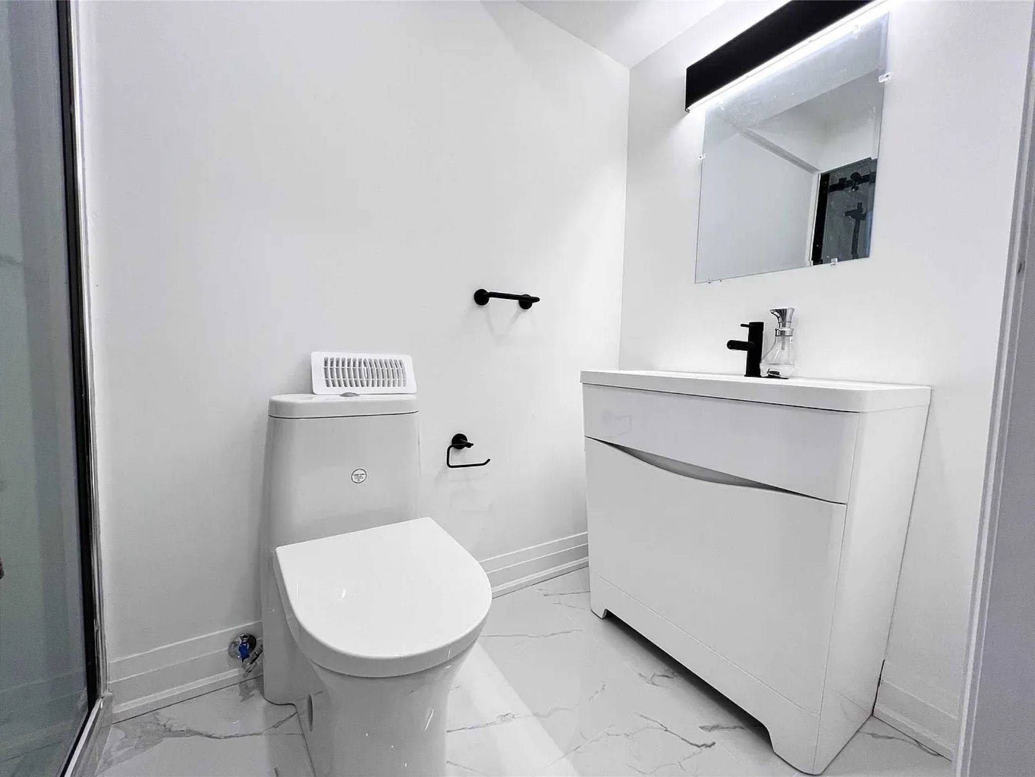 Newmarket, ON L3Y 3E9,115 Belfry DR #Bsmt