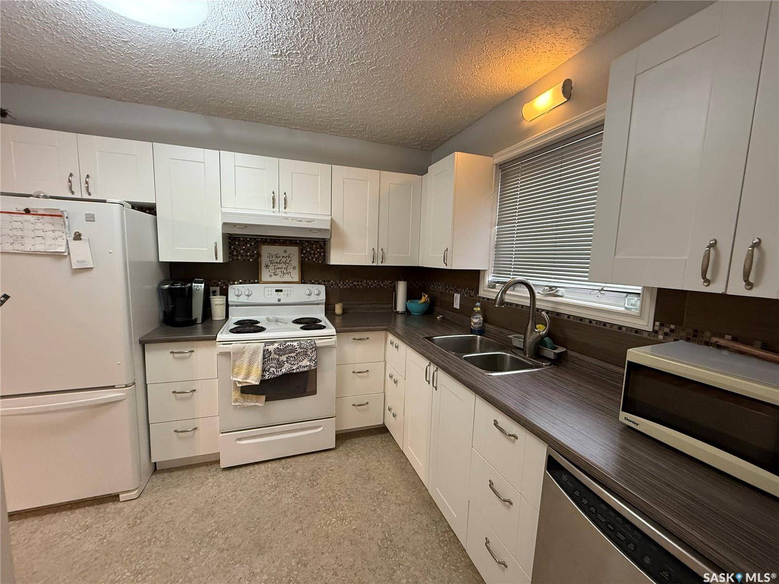 Kindersley, SK S0L 1S0,107 5th AVENUE E