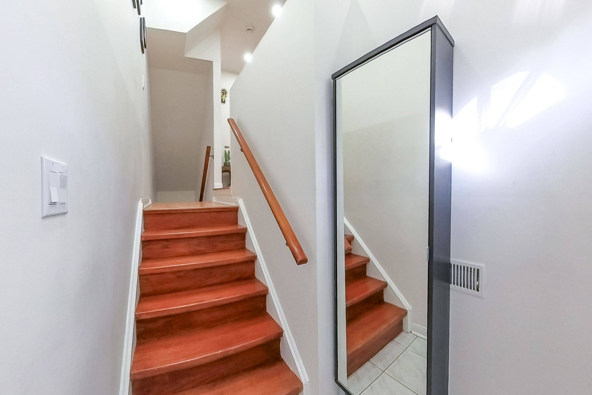 Mississauga, ON L5M 6E9,1525 South Parade CT #22