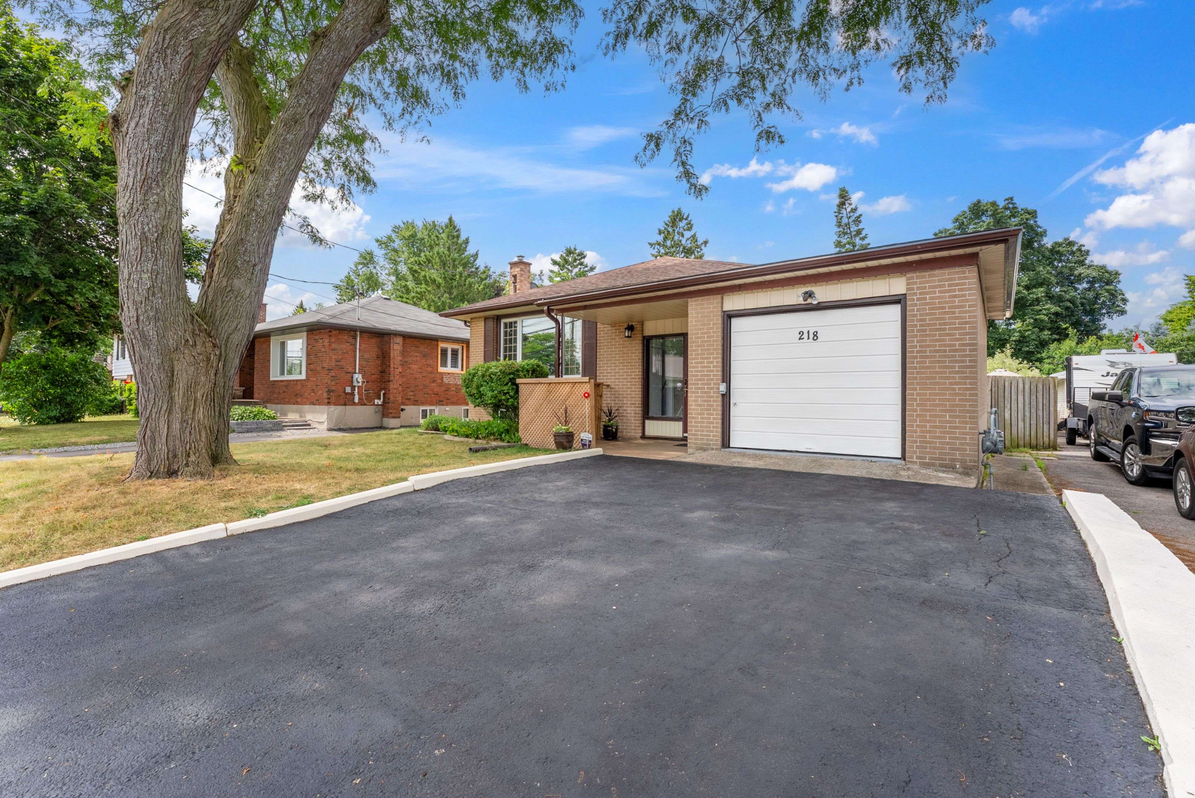 Belleville, ON K8N 4L5,218 Farley AVE