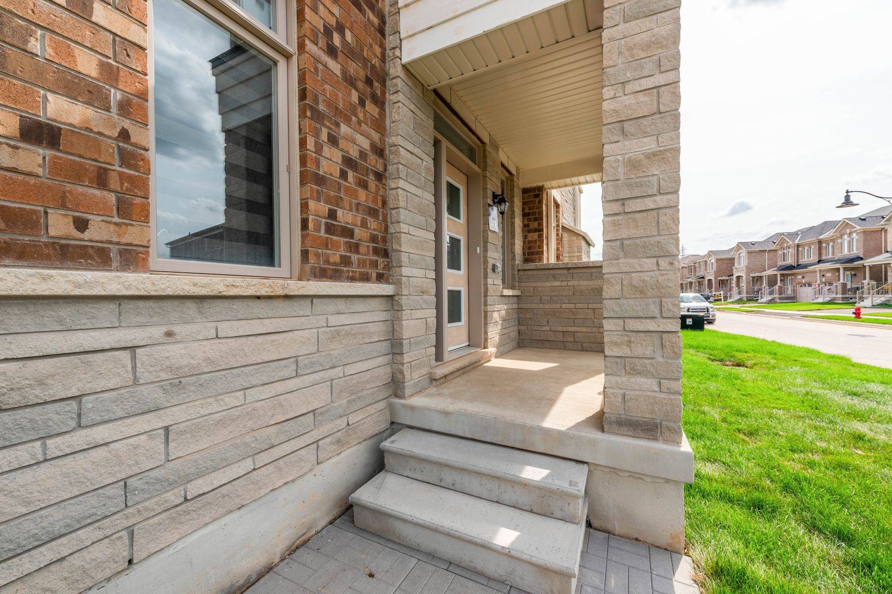 Hamilton, ON L8B 1Z4,43 Silver Meadow GDNS