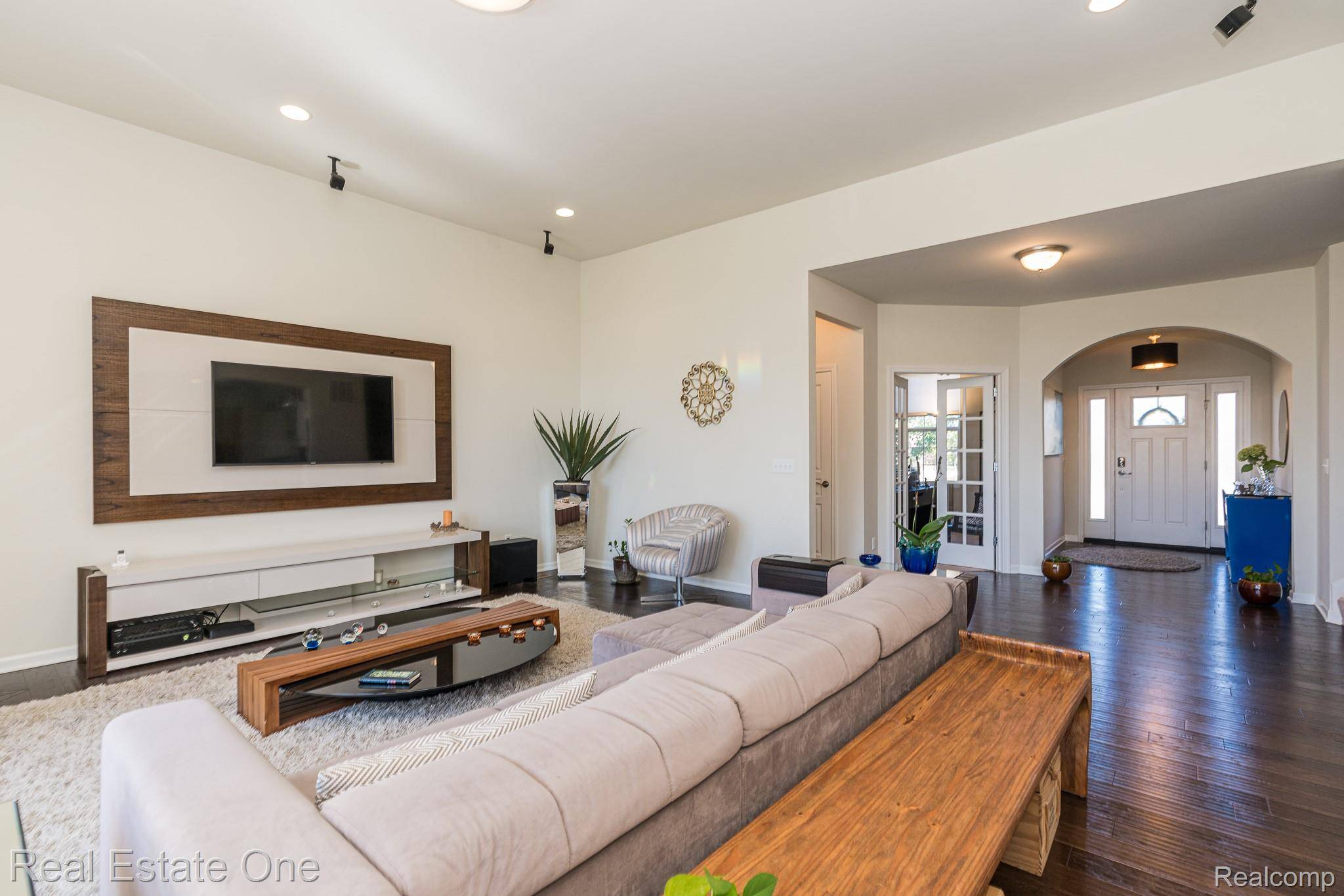 Rochester, MI 48306,124 Oakland Crest DR