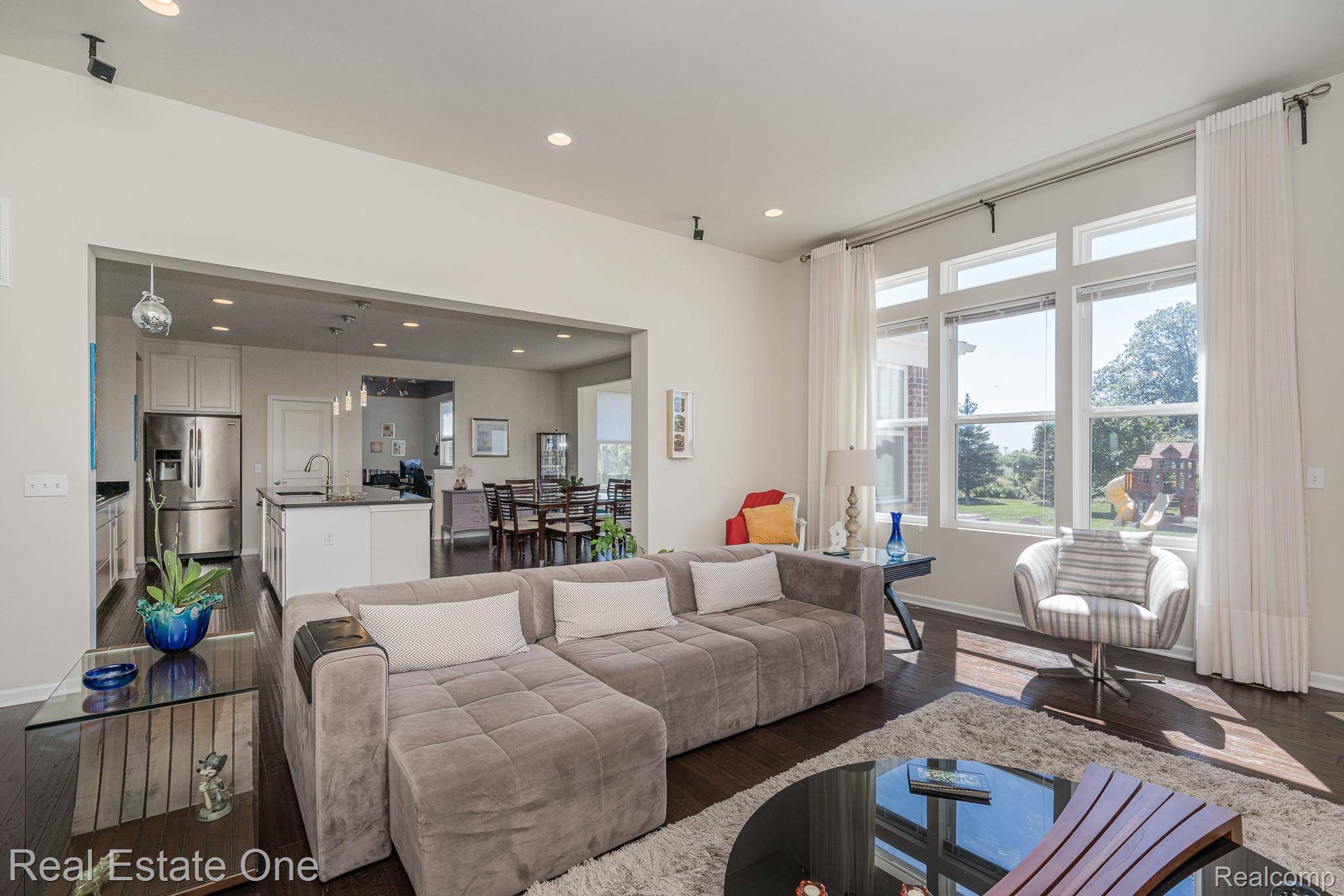 Rochester, MI 48306,124 Oakland Crest DR