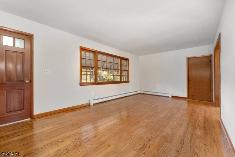 Raritan Twp., NJ 08822,10 Samuel Dr