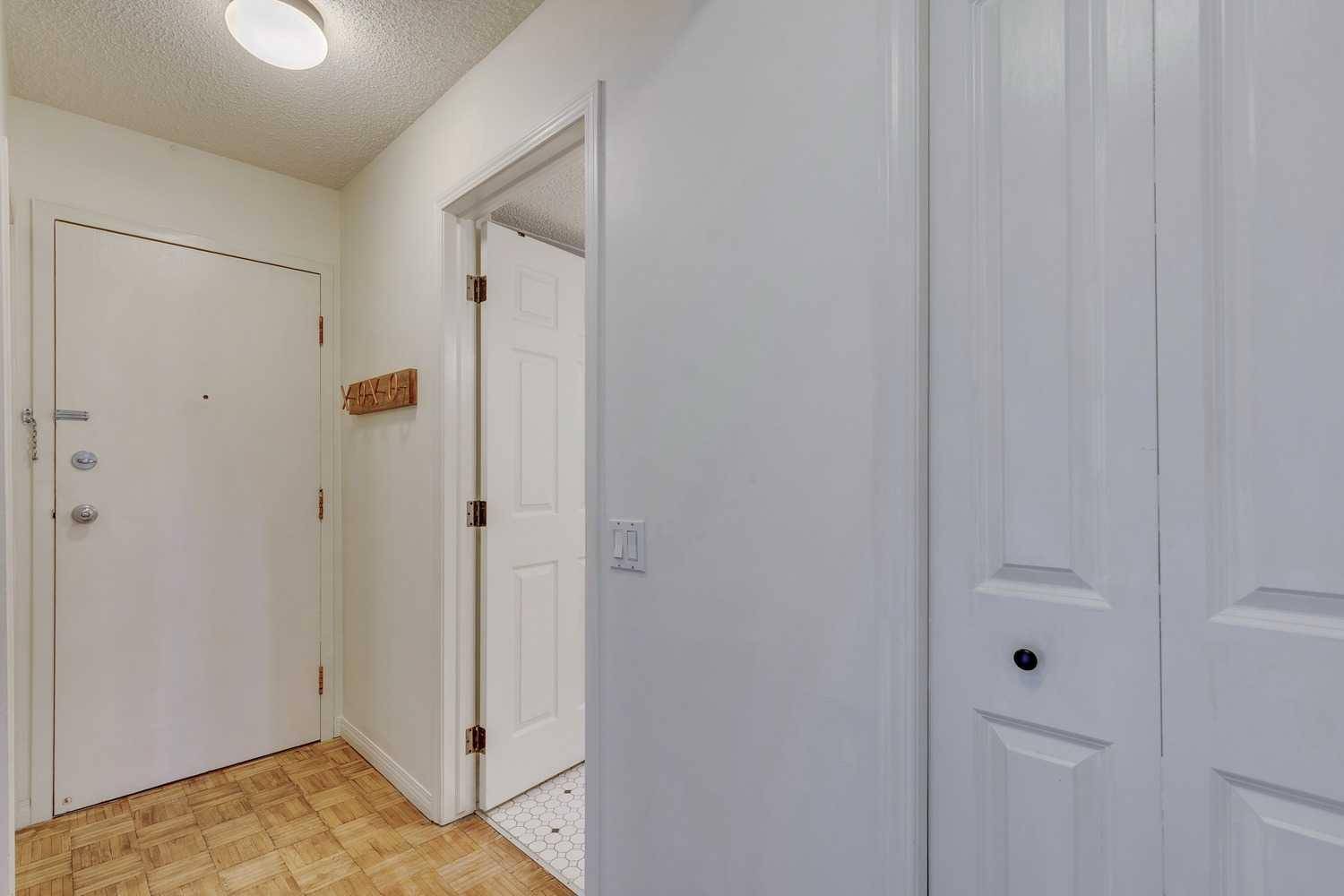 Calgary, AB T2T 4R8,2140 17A ST SW #304