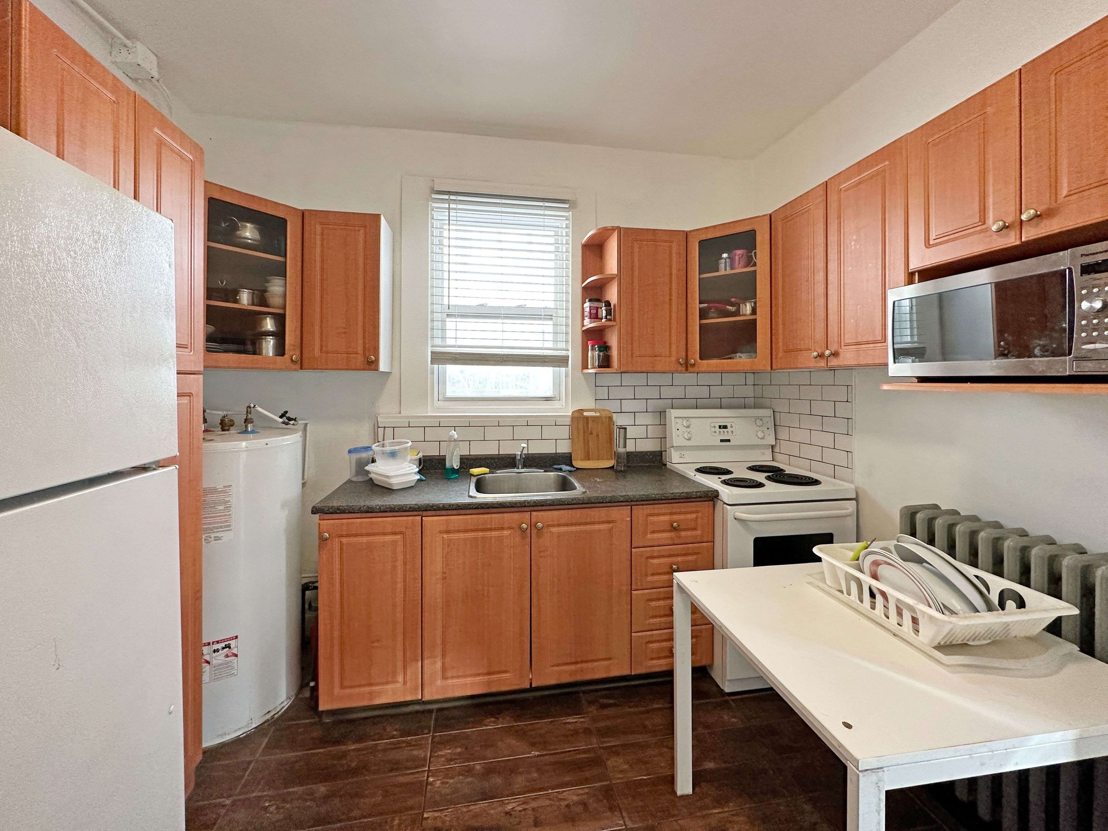 Toronto C01, ON M5T 1L1,1 Baldwin ST #S2 -2F