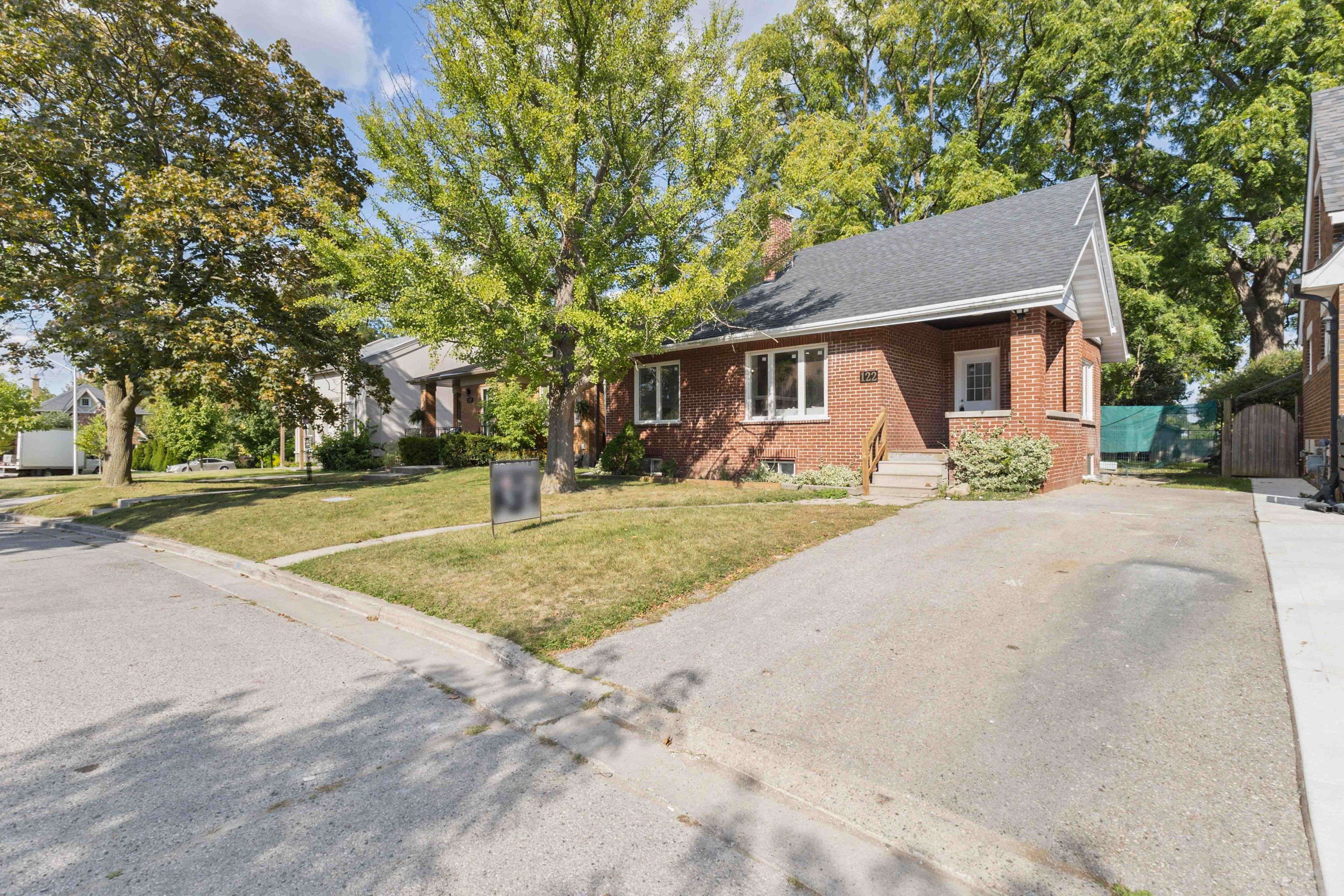 London South, ON N6C 1V8,122 Windsor CRES
