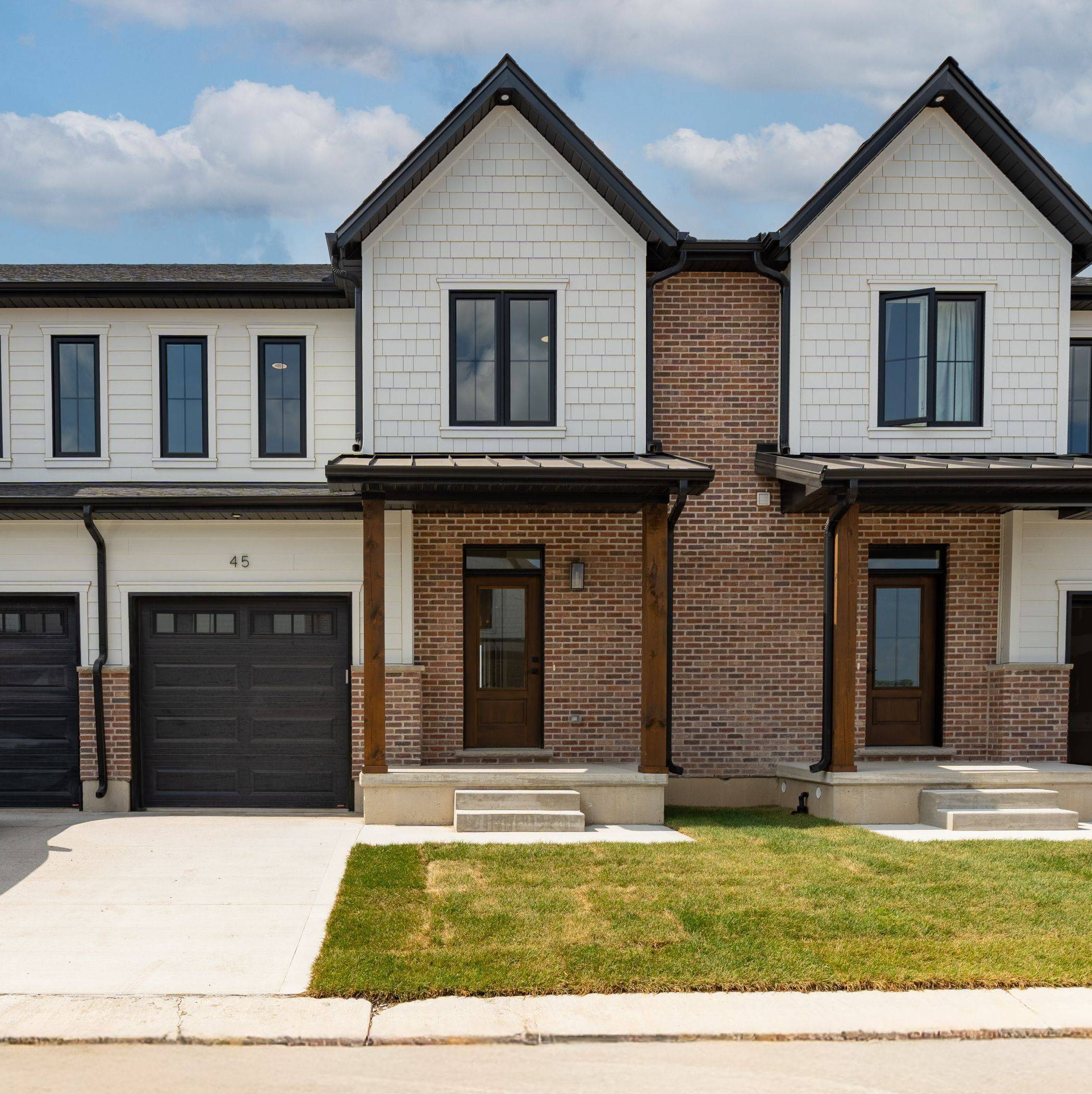 Lucan Biddulph, ON N0M 2J0,147-31(26) SCOTTS DR