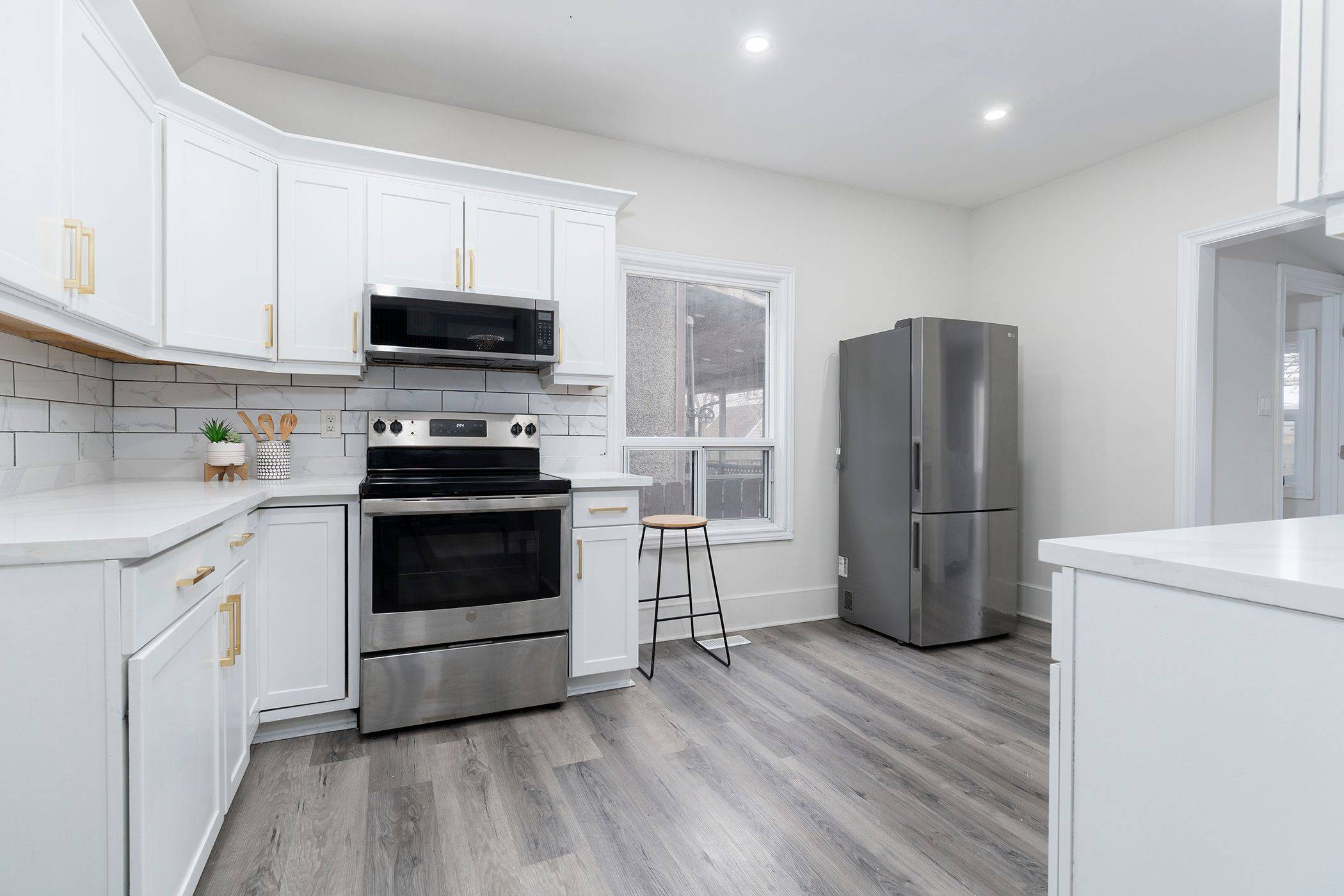 Hamilton, ON L8H 3N5,50 Stapleton AVE