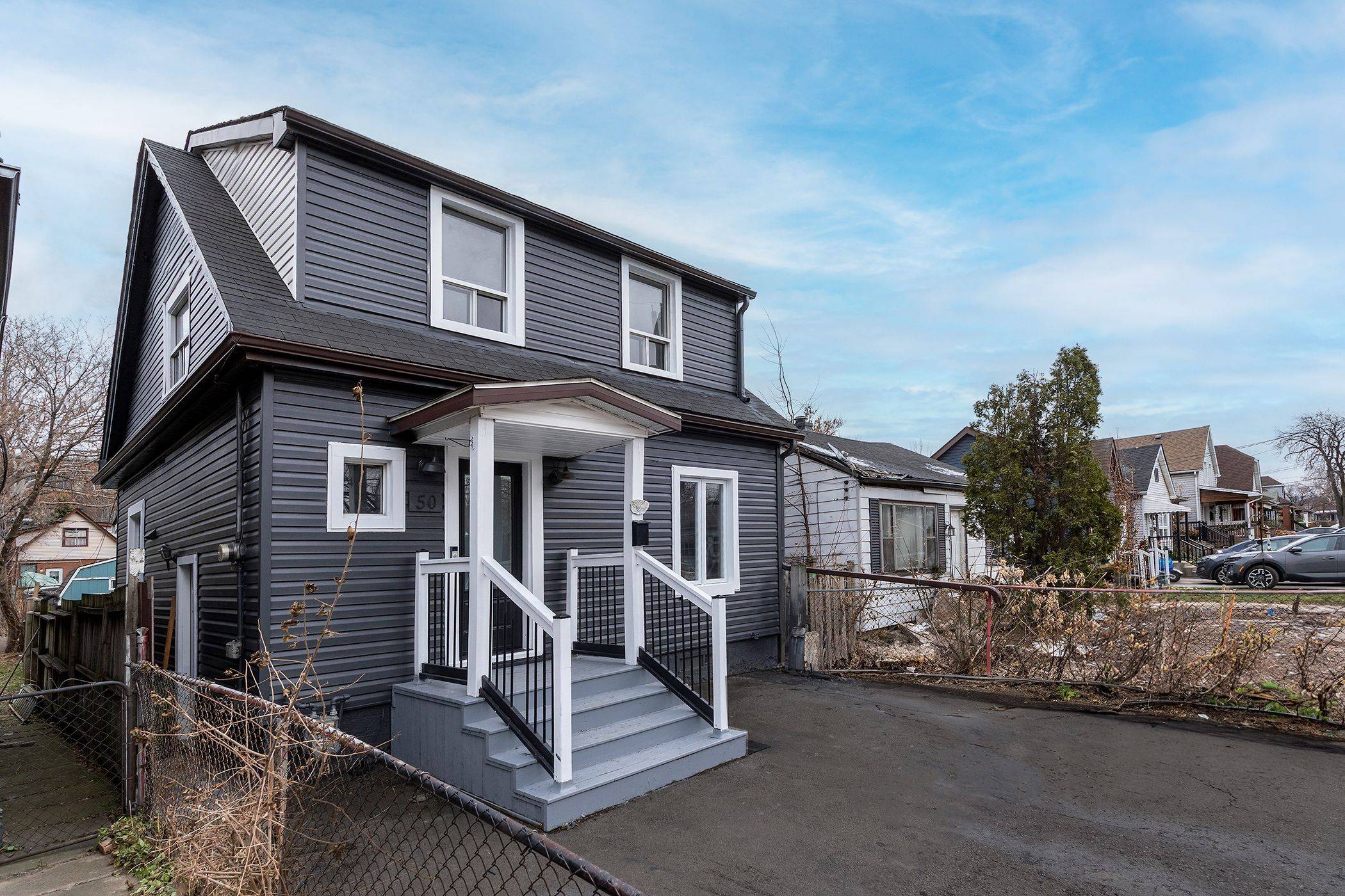 Hamilton, ON L8H 3N5,50 Stapleton AVE