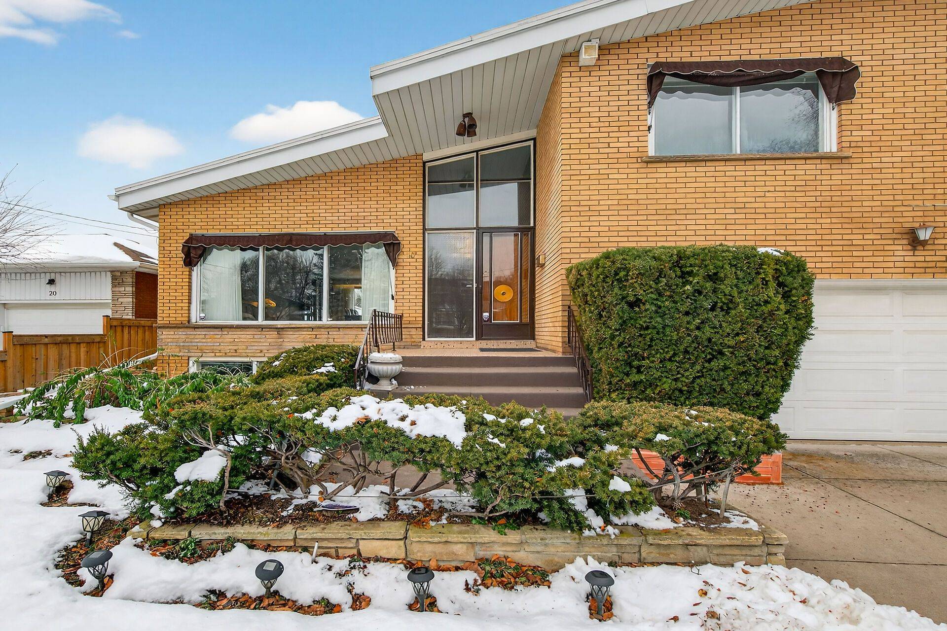 Hamilton, ON L9A 3K5,16 Southill DR