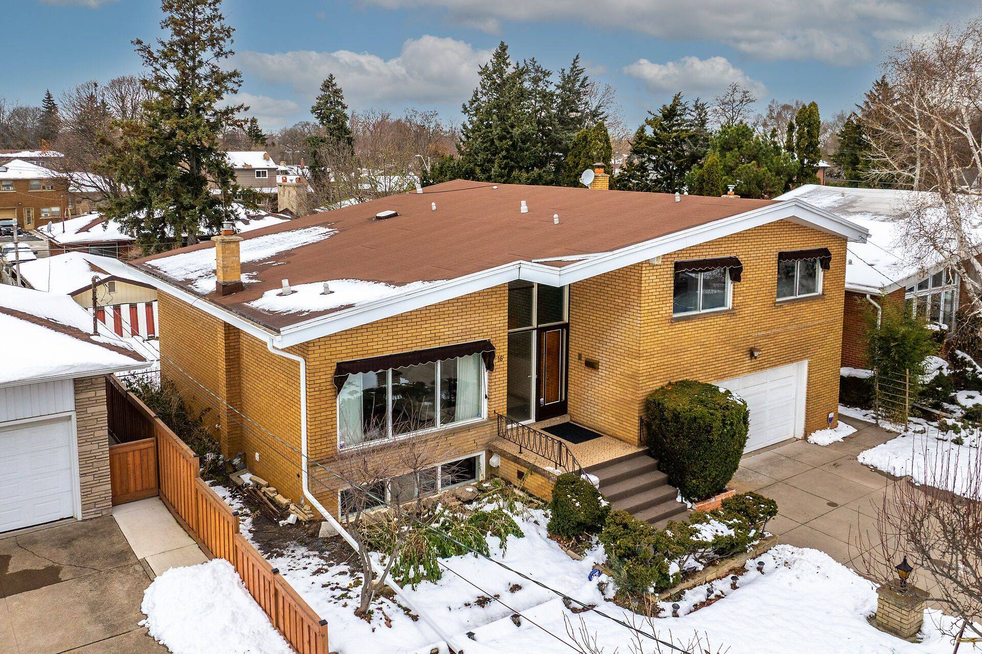 Hamilton, ON L9A 3K5,16 Southill DR