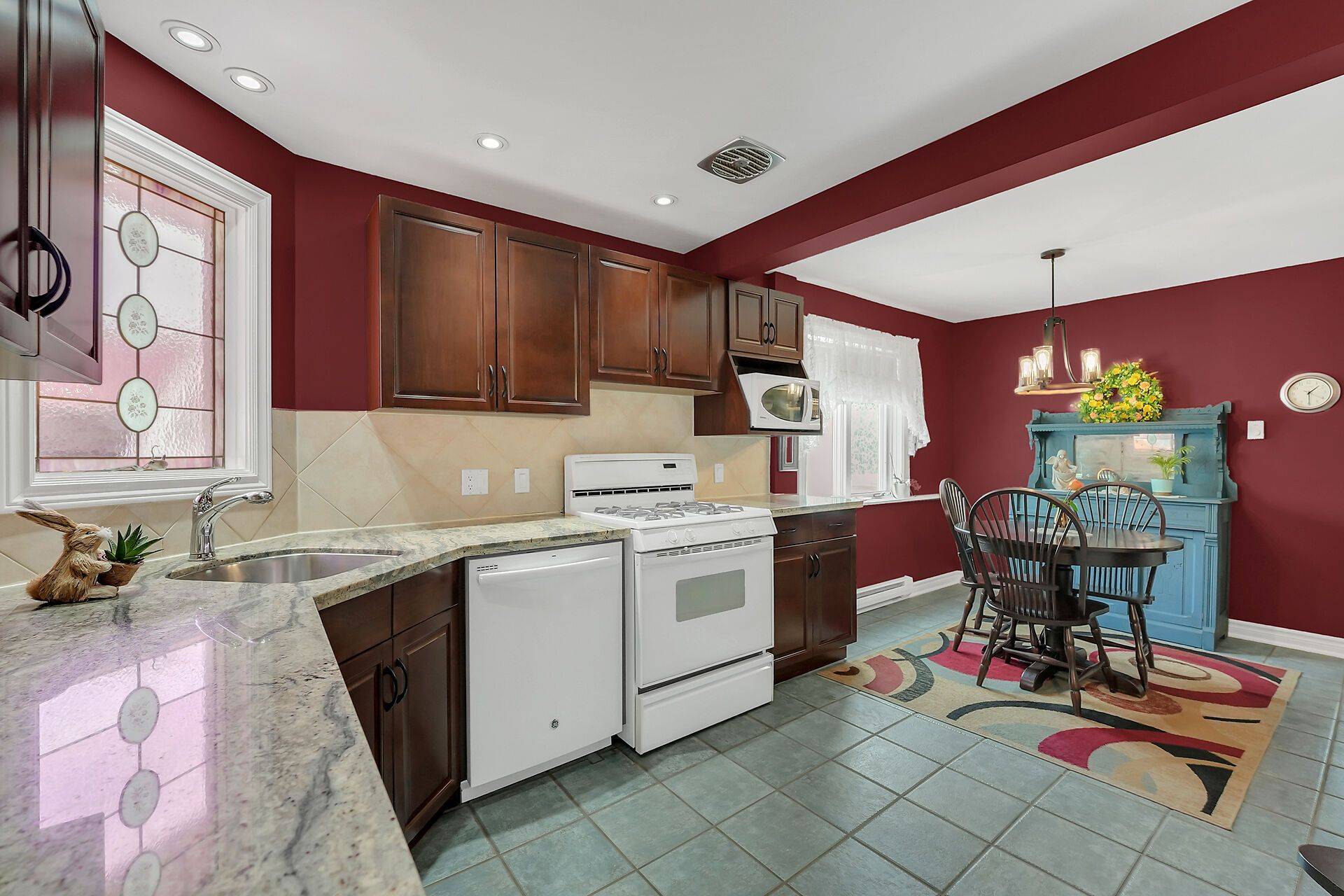 Grimsby, ON L3M 1L6,110 Livingston AVE