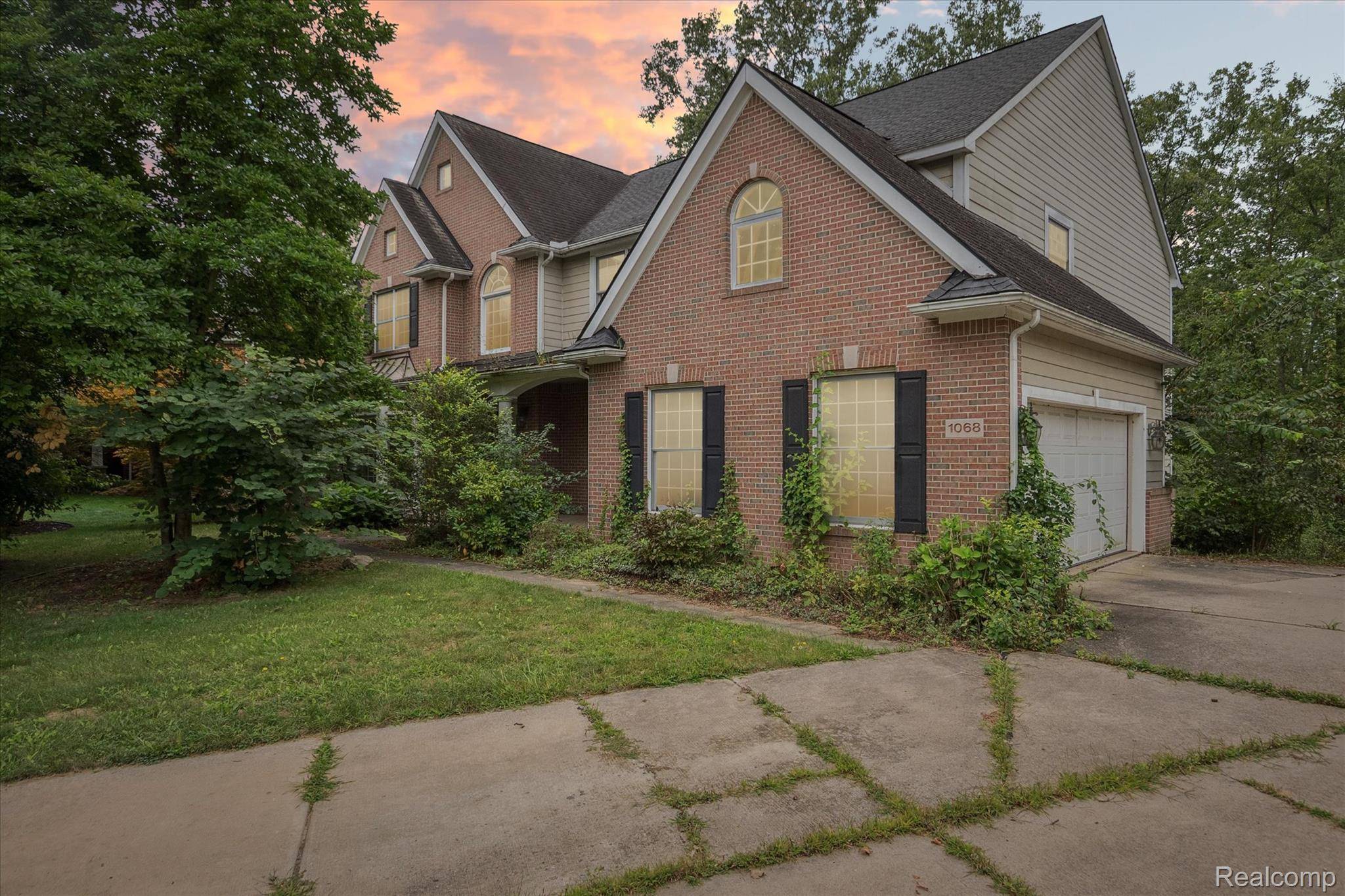 Saline, MI 48176,1068 Arboretum CT