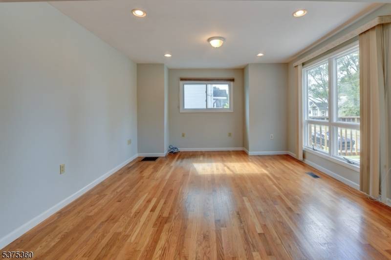 Springfield Twp., NJ 07081,67 Battle Hill Ave