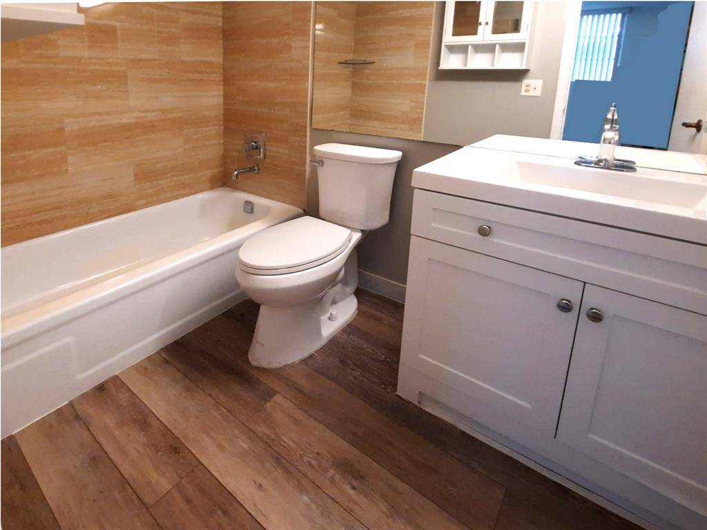 Pembroke Pines, FL 33025,9420 S Hollybrook Lake Dr #201