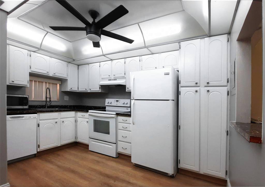 Pembroke Pines, FL 33025,9420 S Hollybrook Lake Dr #201