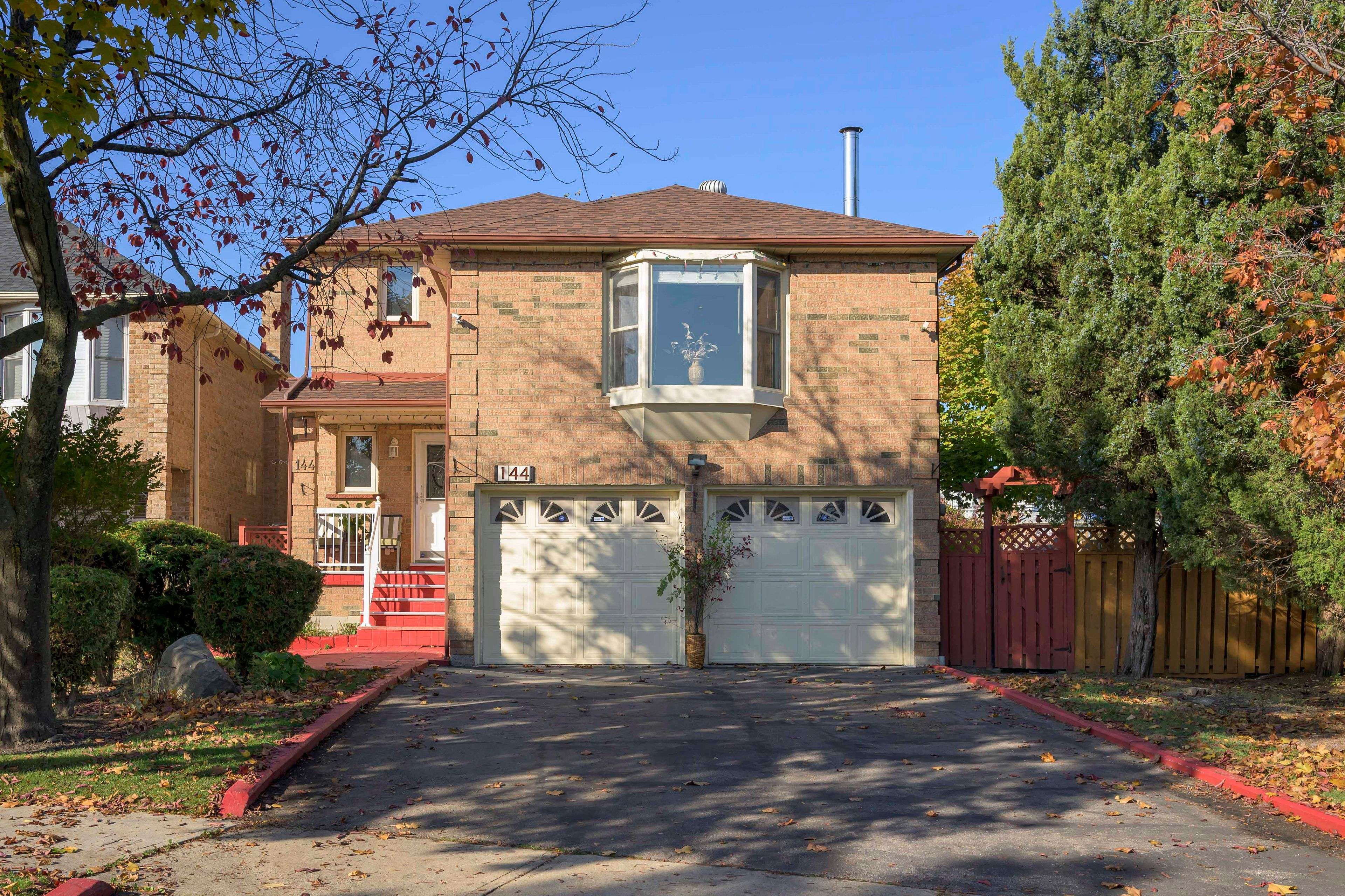 Mississauga, ON L5B 3G9,144 Lech Walesa DR