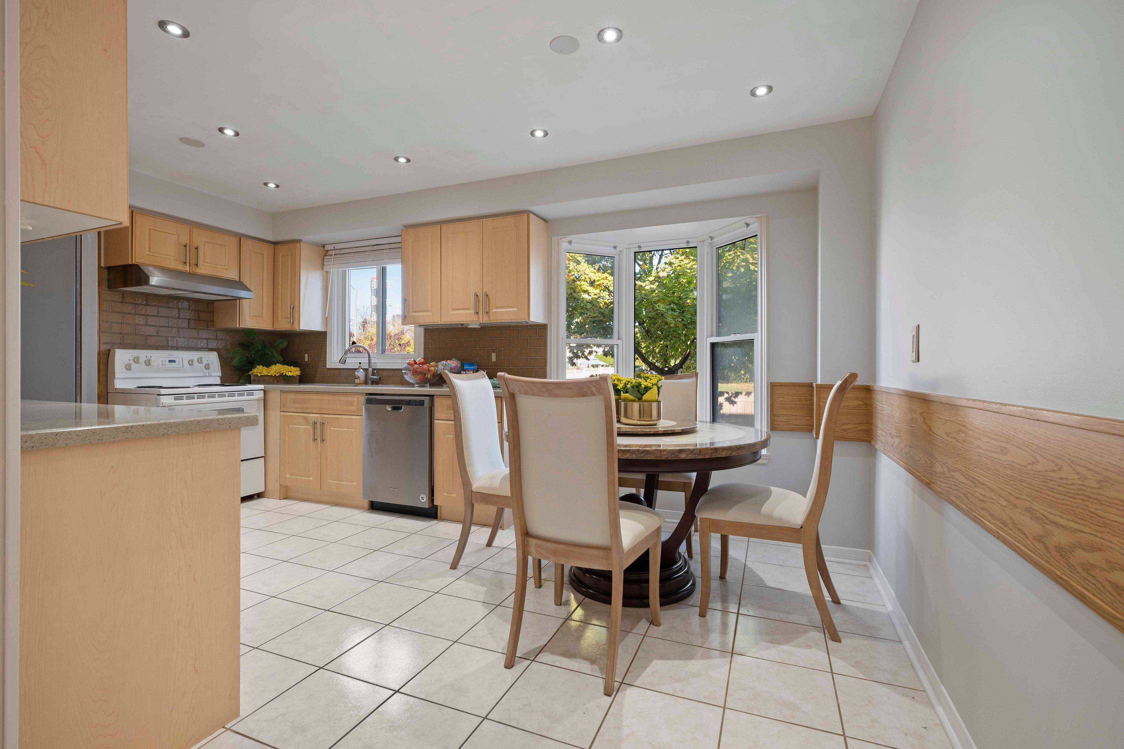 Mississauga, ON L5B 3G9,144 Lech Walesa DR