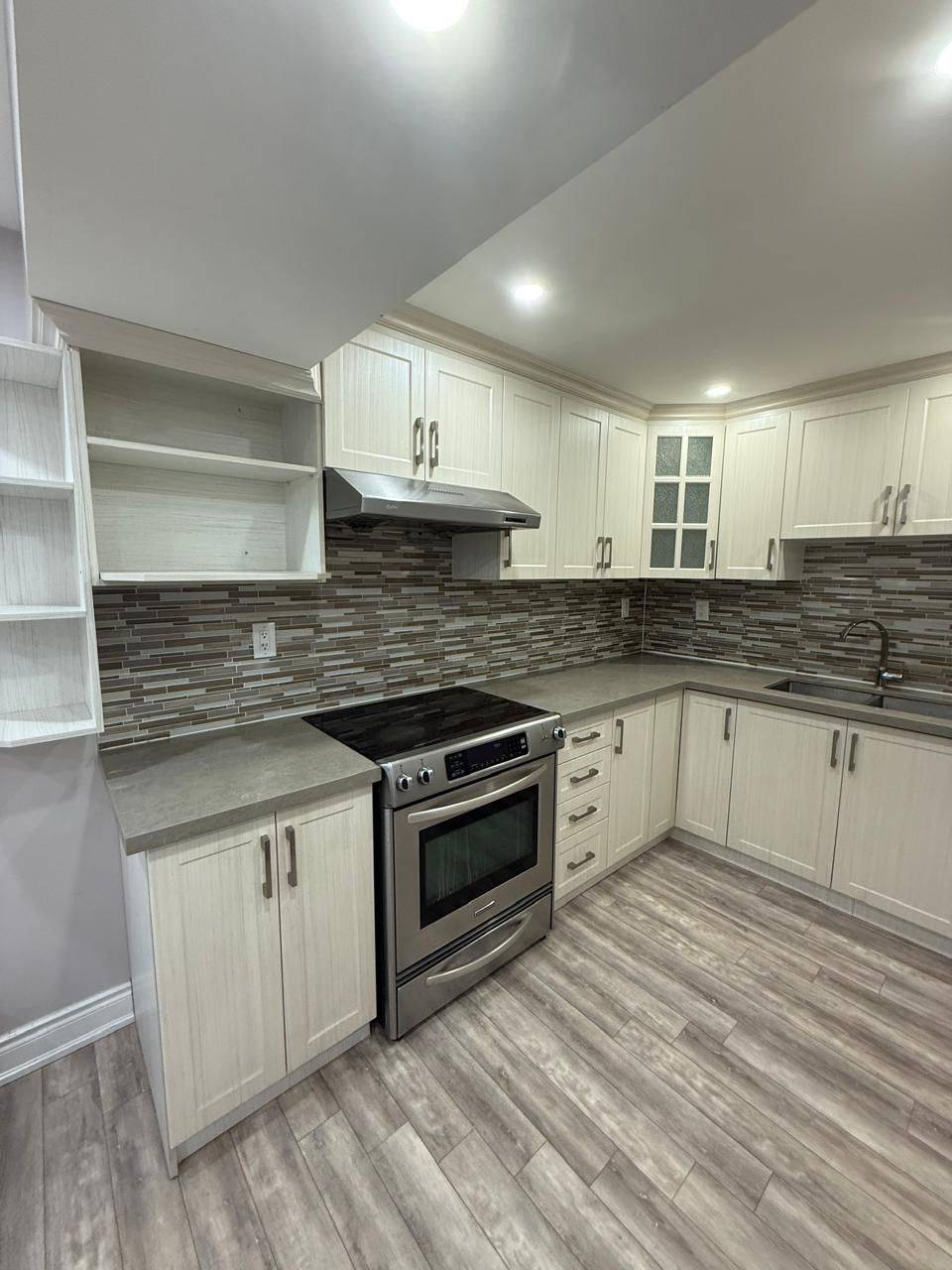 Brampton, ON L6X 5K1,438 Royal West DR