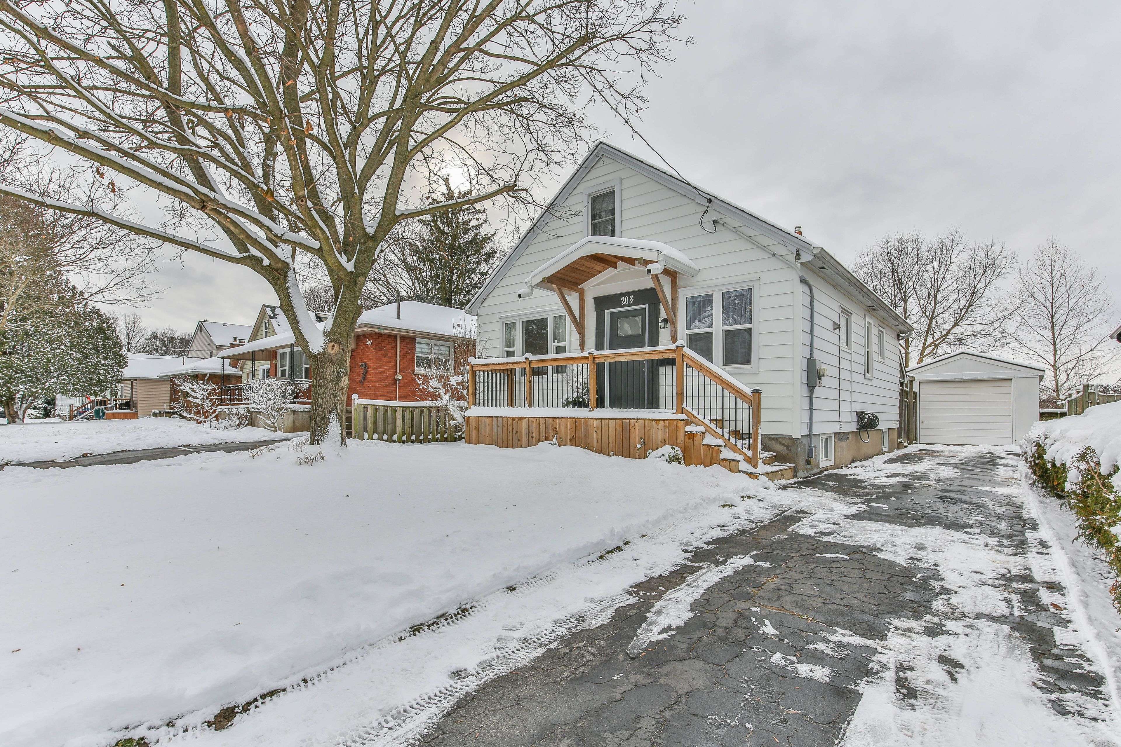 London East, ON N5Y 2C3,203 Harley ST